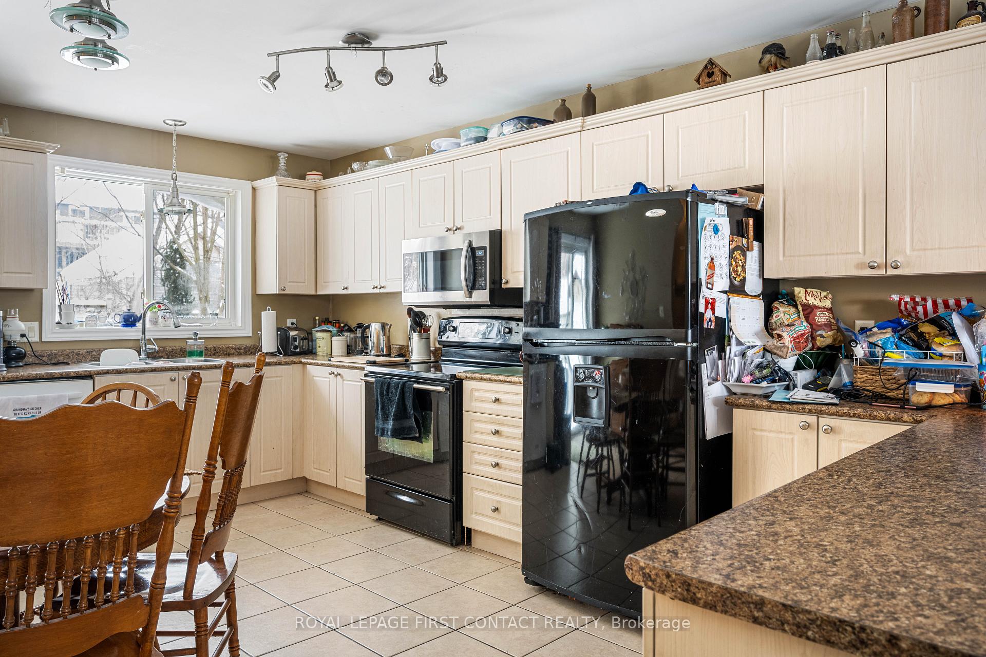 Photo 7 of 425 Irwin Street, Midland — HOMEH