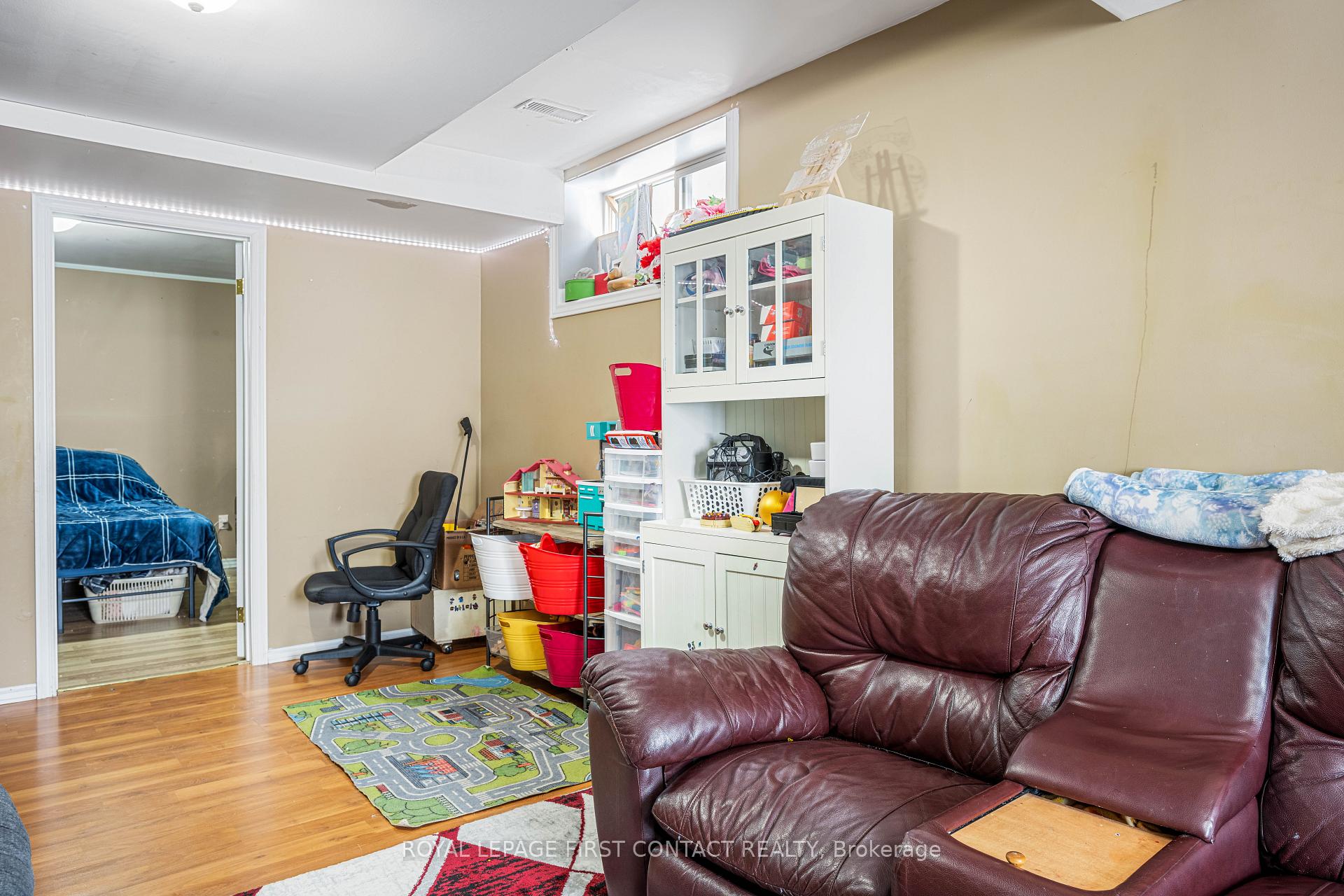 Photo 10 of 425 Irwin Street, Midland — HOMEH