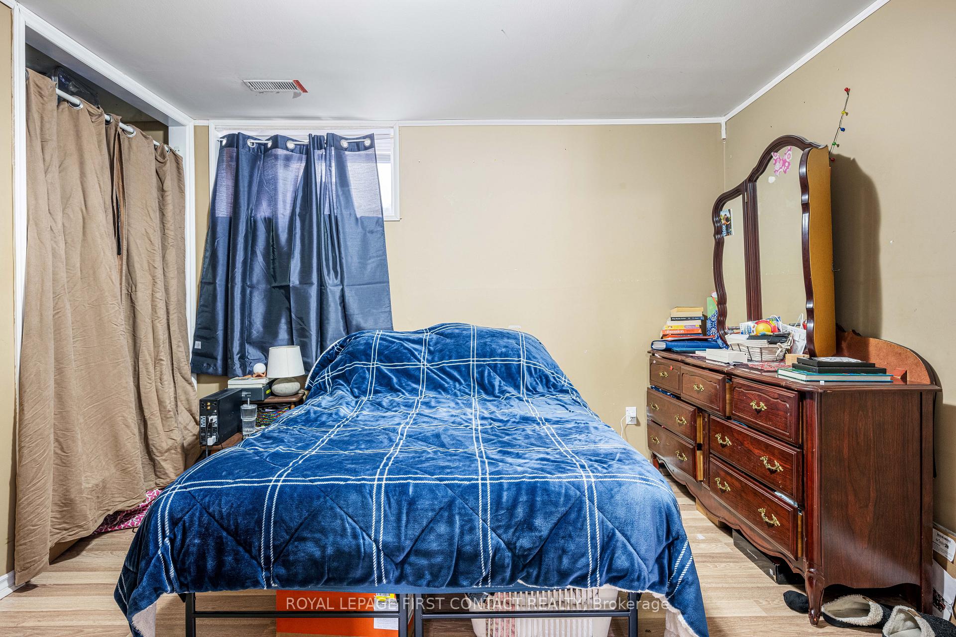 Photo 11 of 425 Irwin Street, Midland — HOMEH
