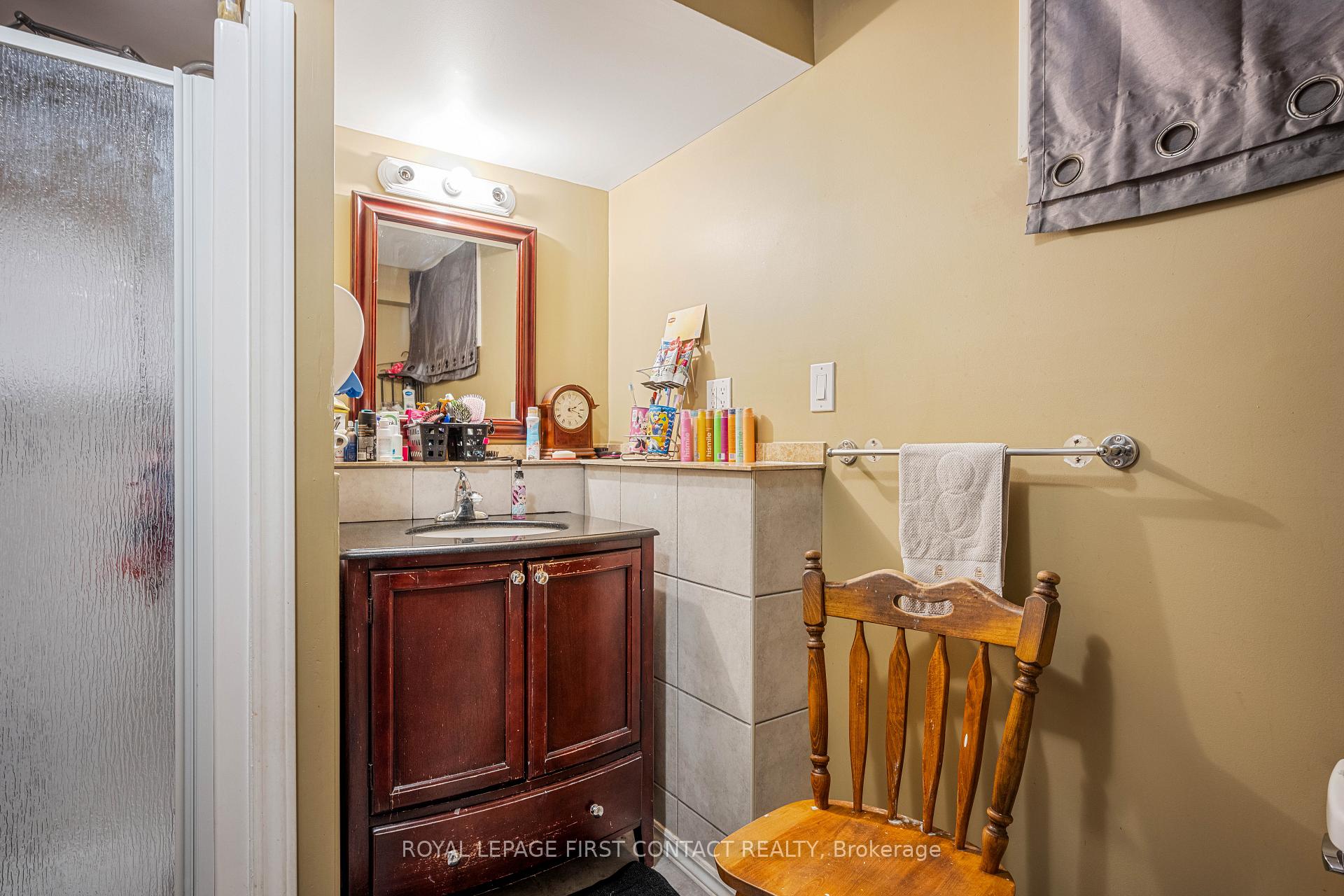 Photo 14 of 425 Irwin Street, Midland — HOMEH