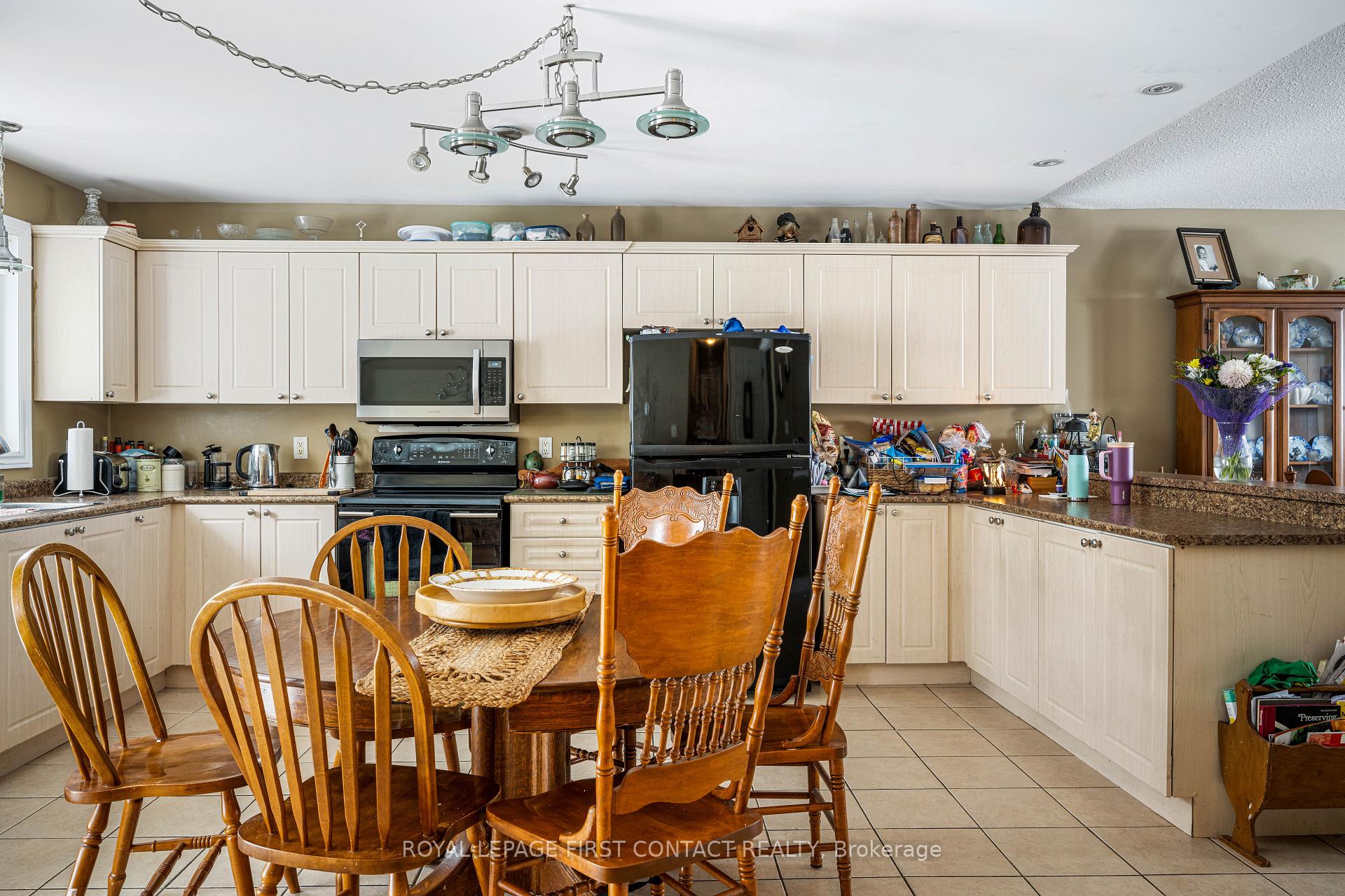 Photo 18 of 425 Irwin Street, Midland — HOMEH