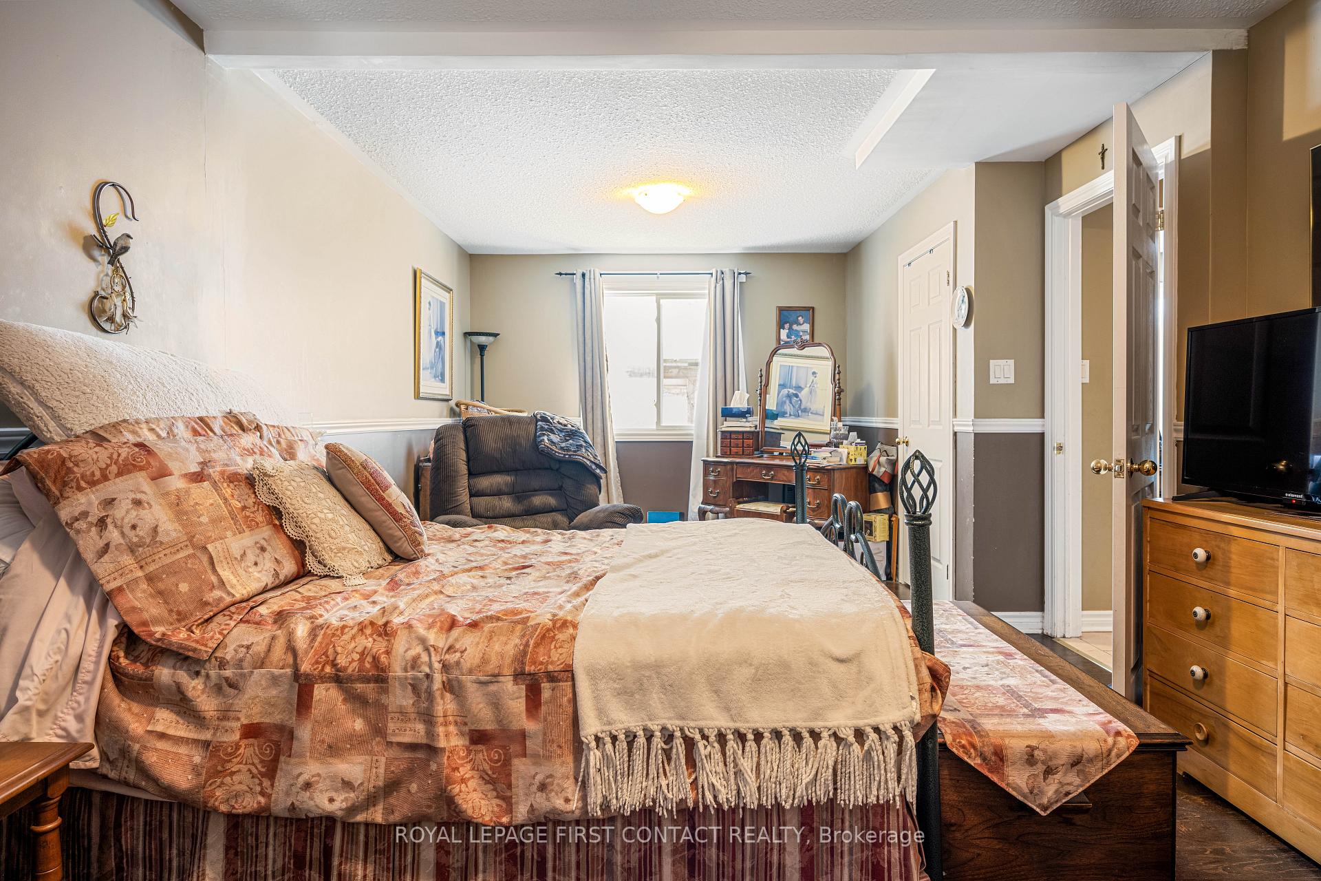 Photo 21 of 425 Irwin Street, Midland — HOMEH