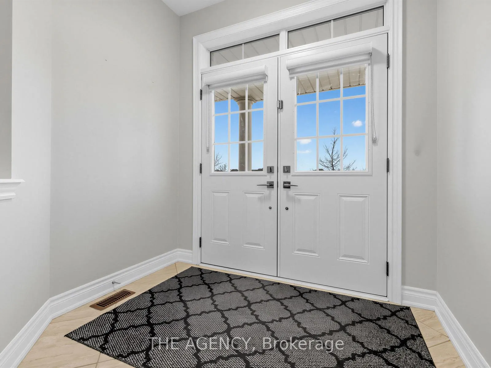 Photo 3 of 22 Andreeta Drive, Vaughan, Kleinburg — HOMEH