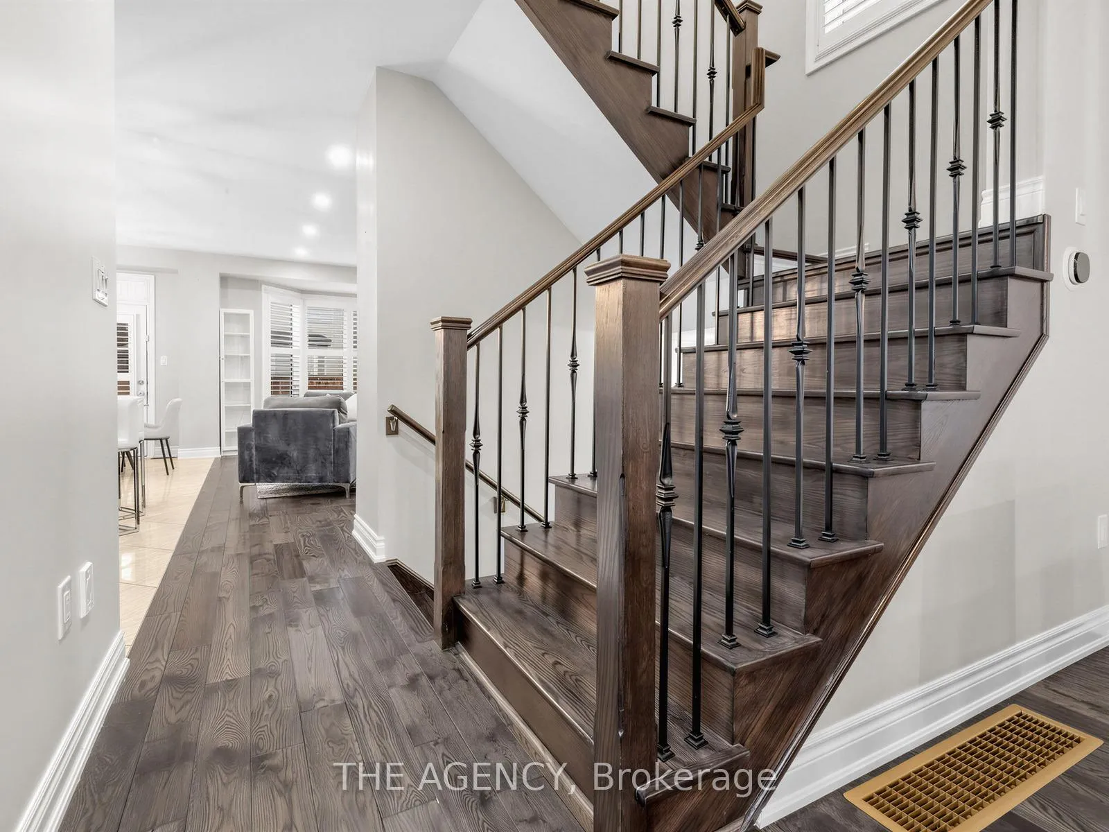Photo 8 of 22 Andreeta Drive, Vaughan, Kleinburg — HOMEH