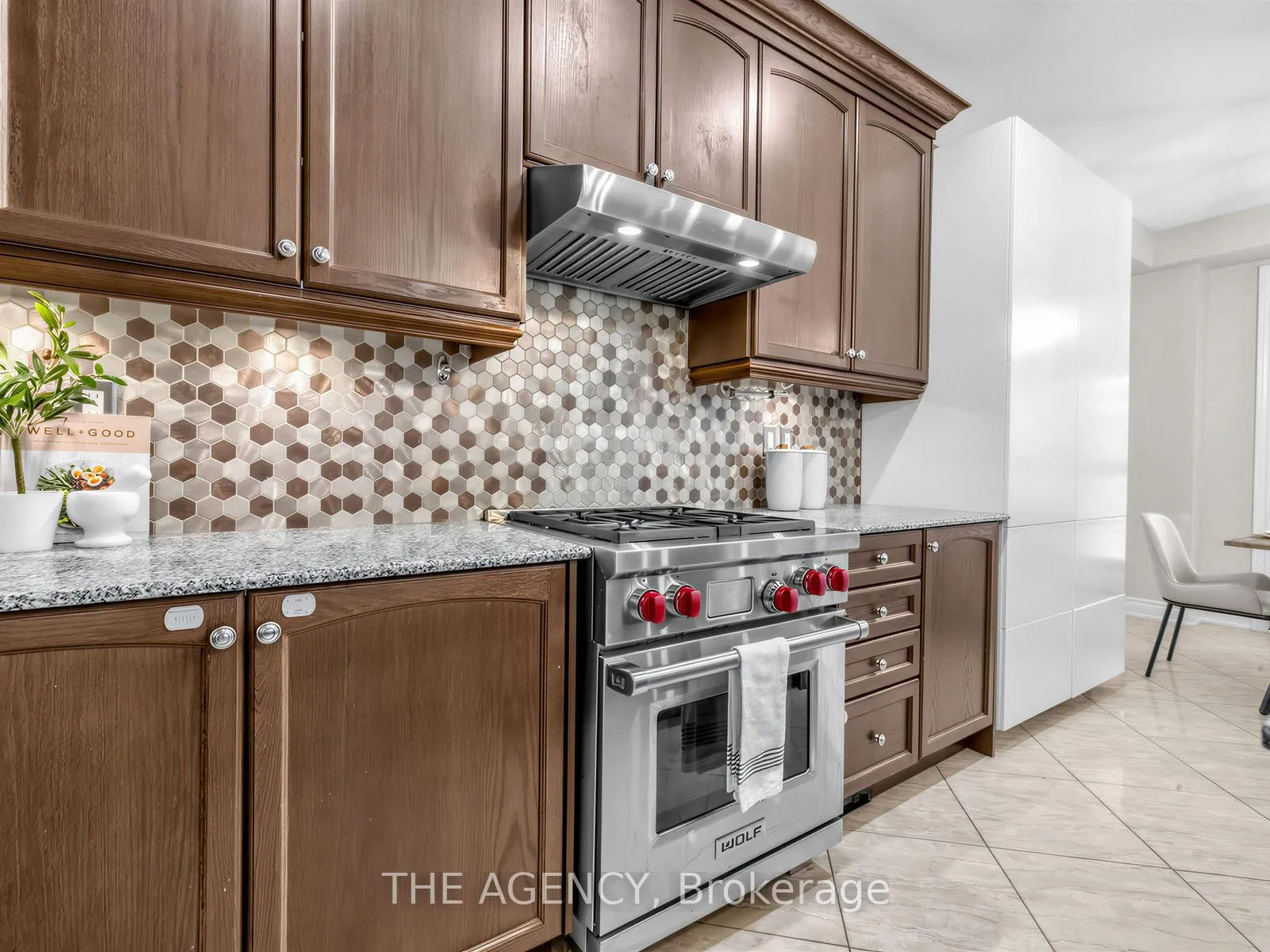Photo 14 of 22 Andreeta Drive, Vaughan, Kleinburg — HOMEH