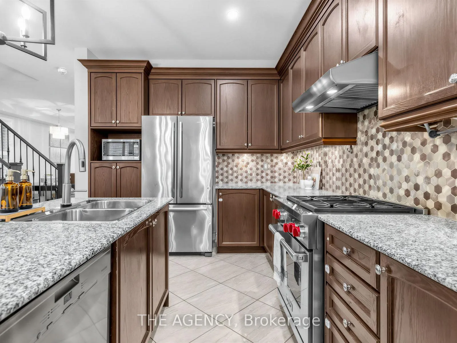 Photo 16 of 22 Andreeta Drive, Vaughan, Kleinburg — HOMEH