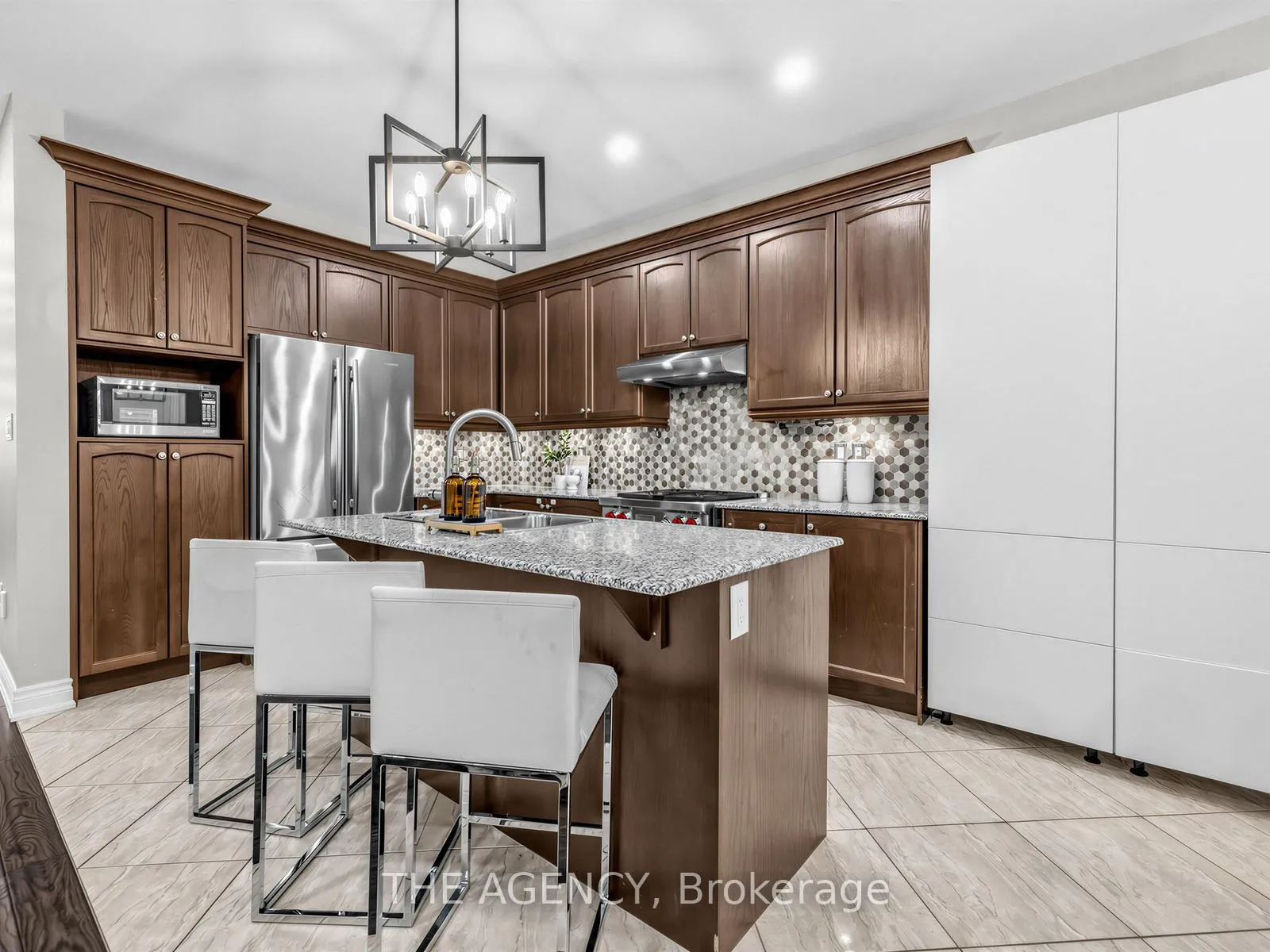Photo 17 of 22 Andreeta Drive, Vaughan, Kleinburg — HOMEH