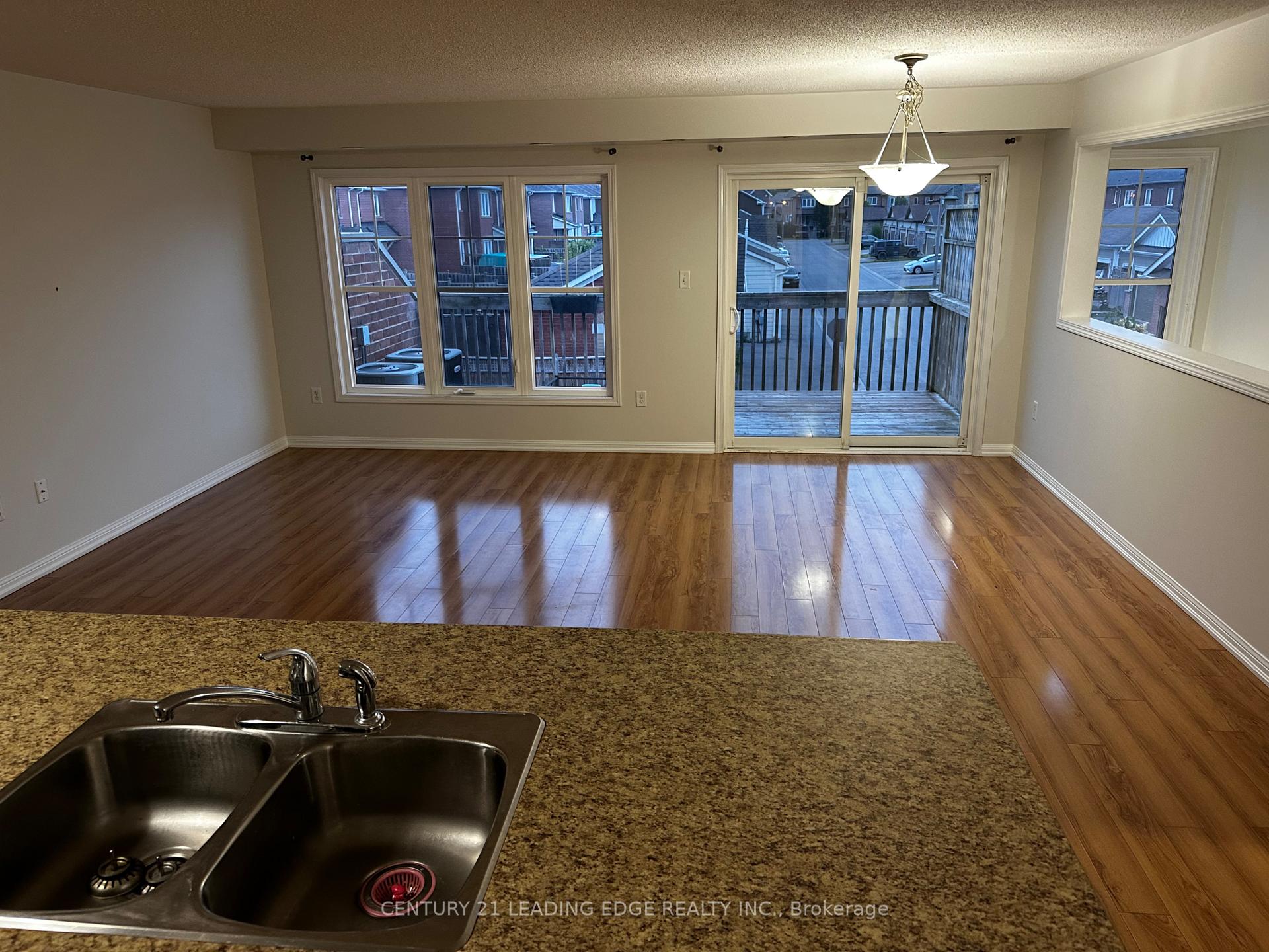 Photo 5 of Unit 1, 3032 Bur Oak Avenue, Markham, Cornell — HOMEH