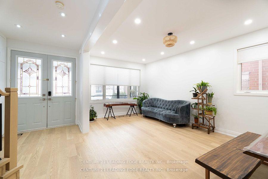 Photo 2 of 39 Majestic Drive, Markham, Berczy — HOMEH