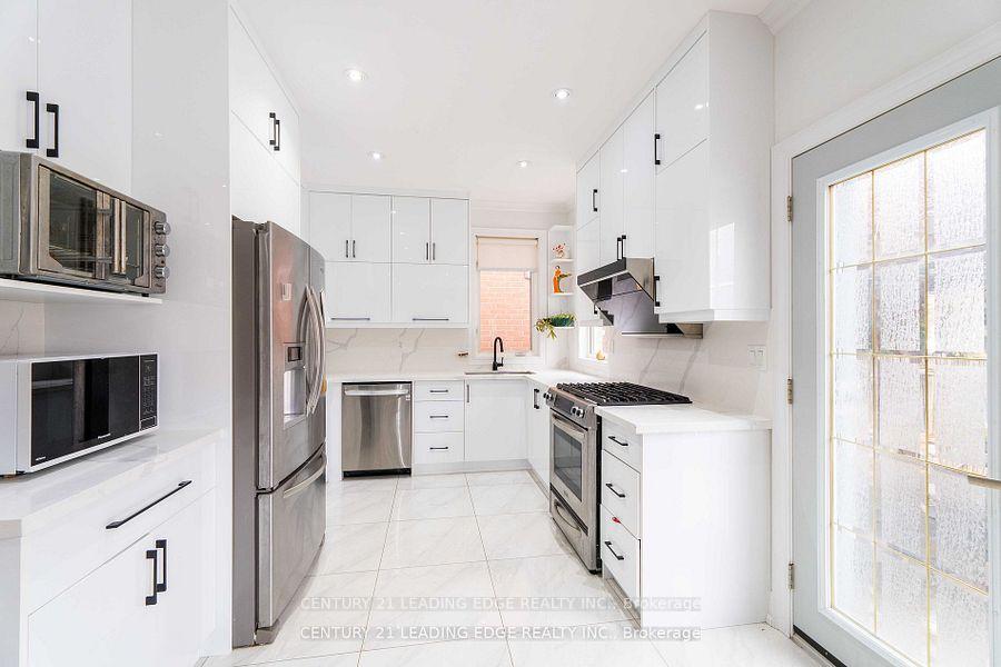 Photo 8 of 39 Majestic Drive, Markham, Berczy — HOMEH