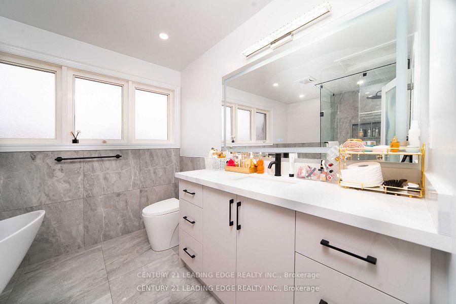 Photo 23 of 39 Majestic Drive, Markham, Berczy — HOMEH