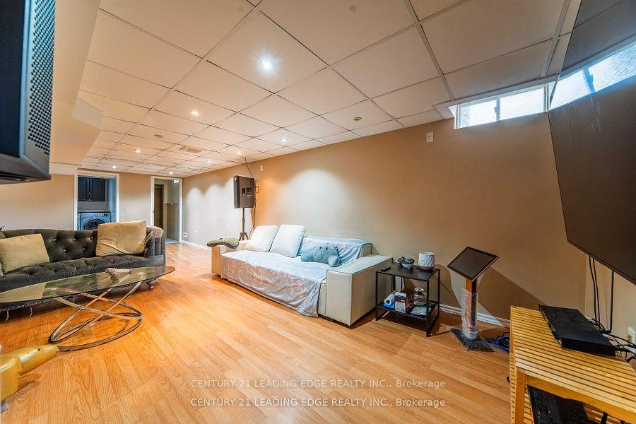 Photo 32 of 39 Majestic Drive, Markham, Berczy — HOMEH