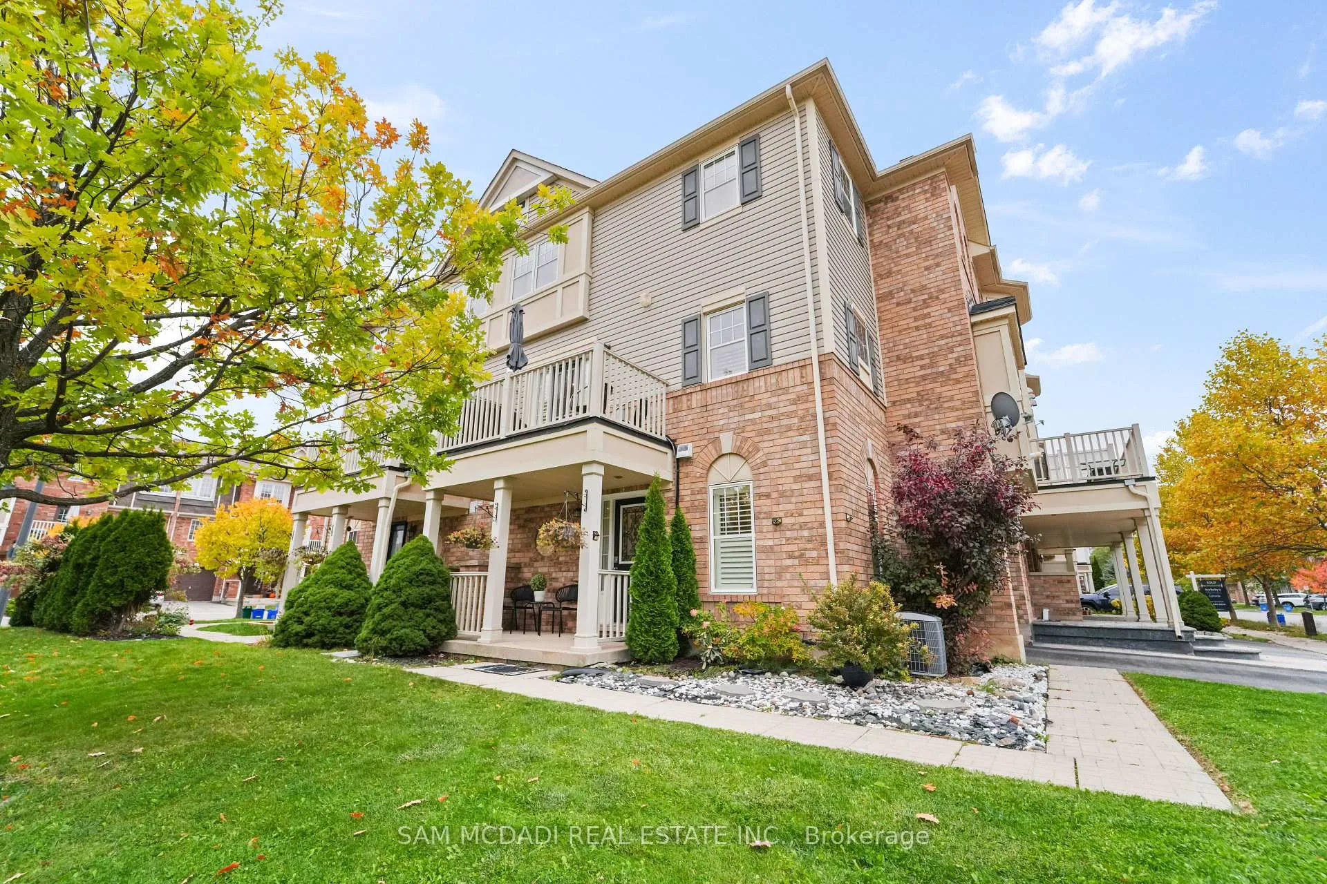 Front of 917 Burrows Gate