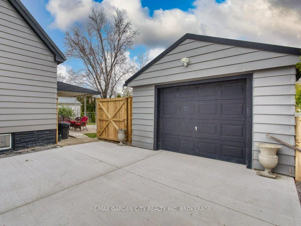 Photo 4 of 456 Geneva Street, St. Catharines, Vine/Linwell — HOMEH