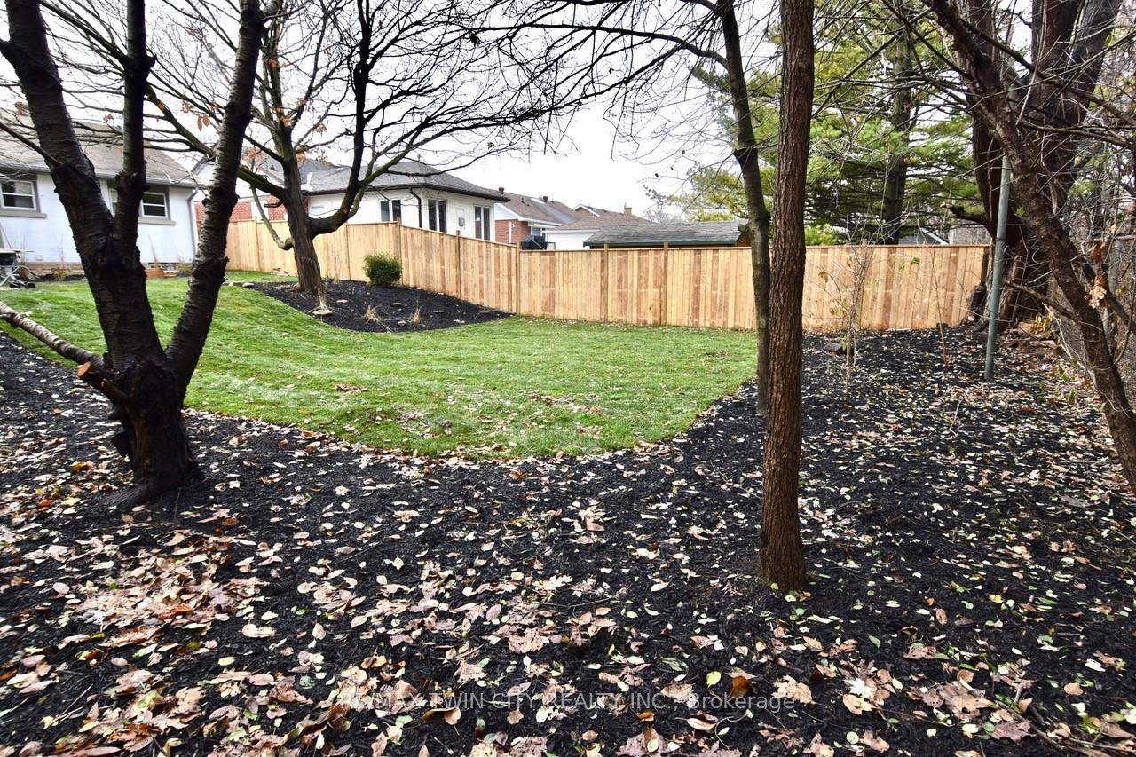 Photo 5 of 400 Dumfries Avenue, Kitchener — HOMEH