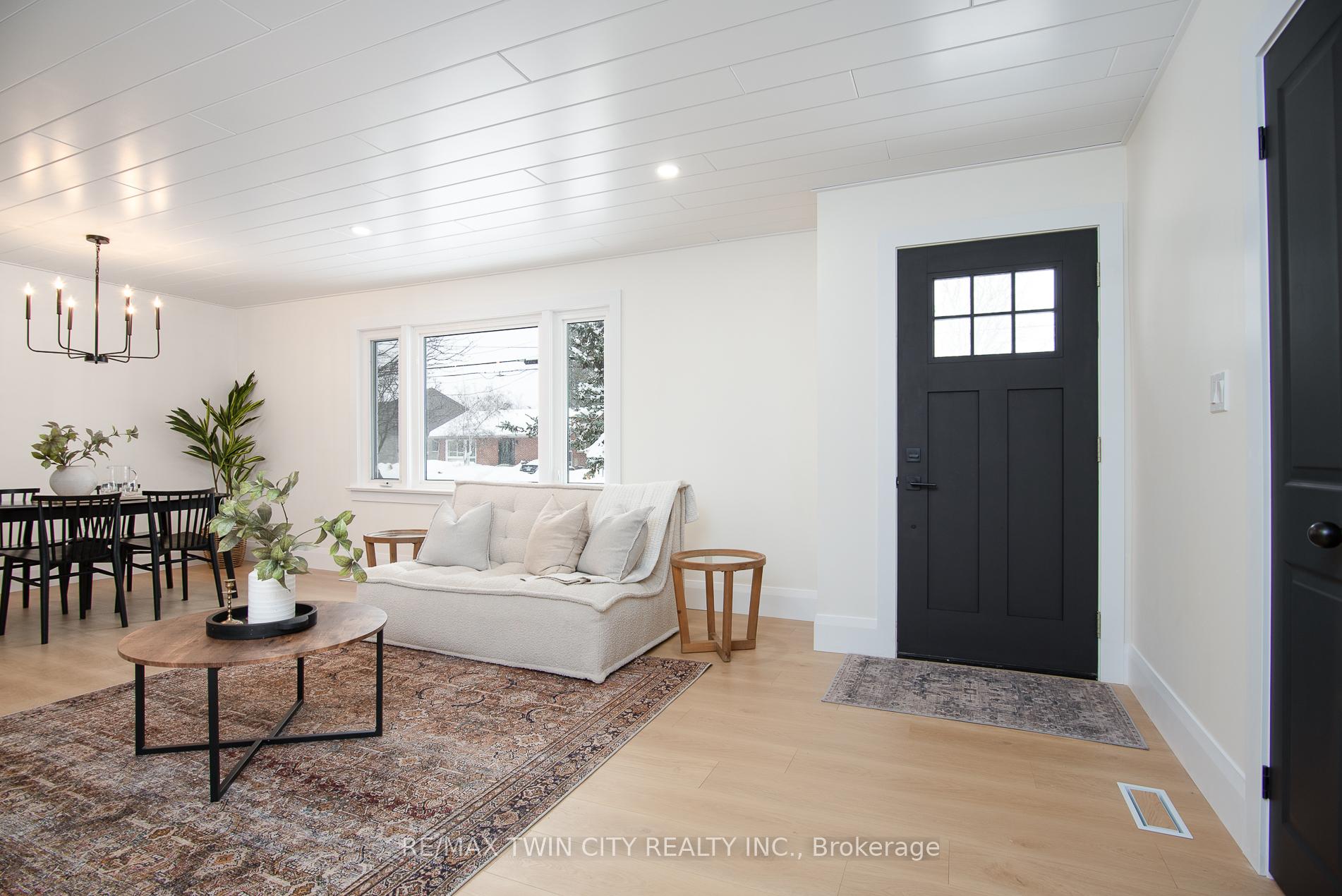 Photo 6 of 400 Dumfries Avenue, Kitchener — HOMEH