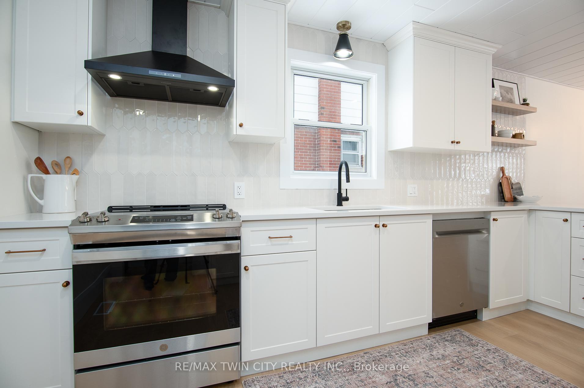Photo 18 of 400 Dumfries Avenue, Kitchener — HOMEH