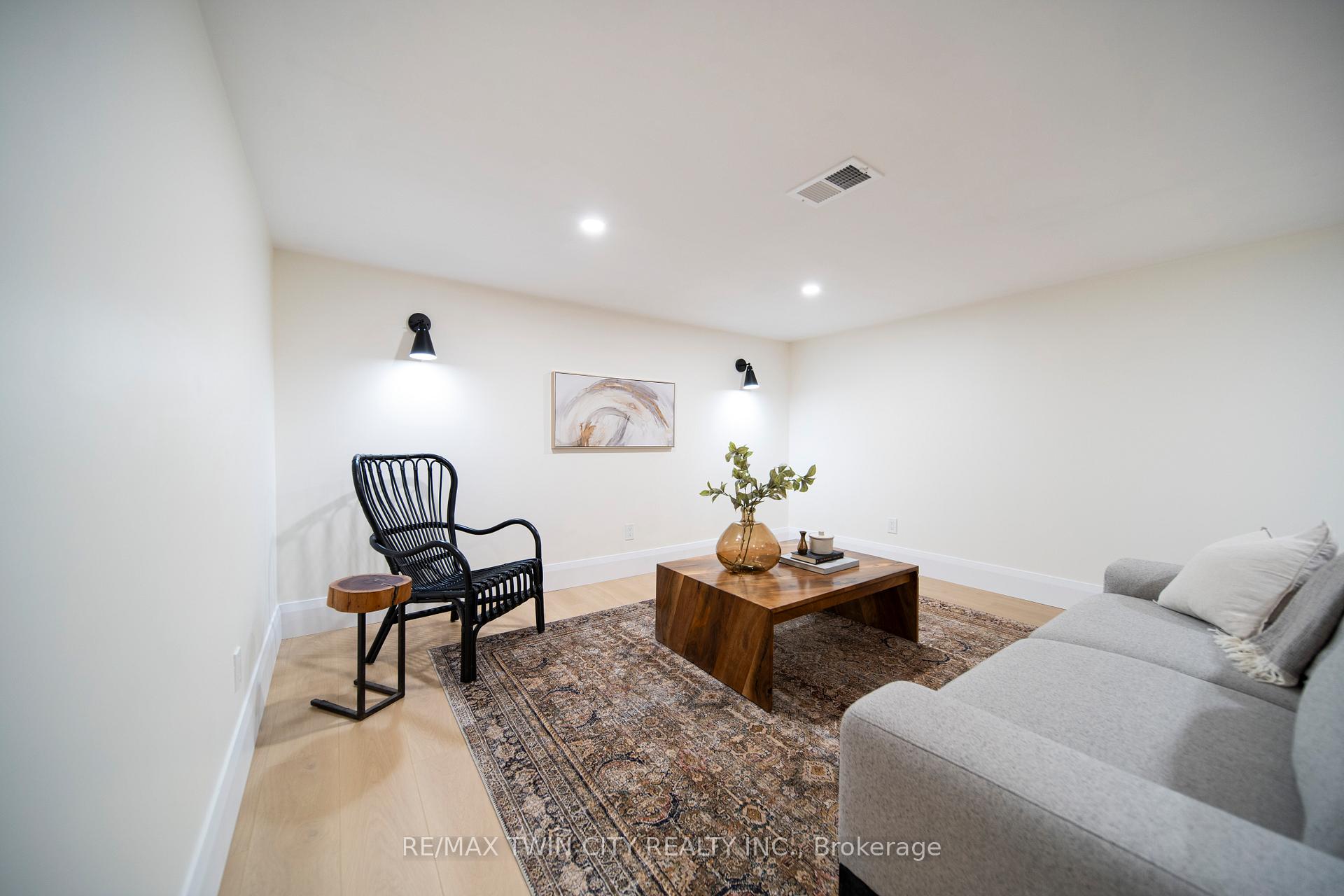 Photo 31 of 400 Dumfries Avenue, Kitchener — HOMEH