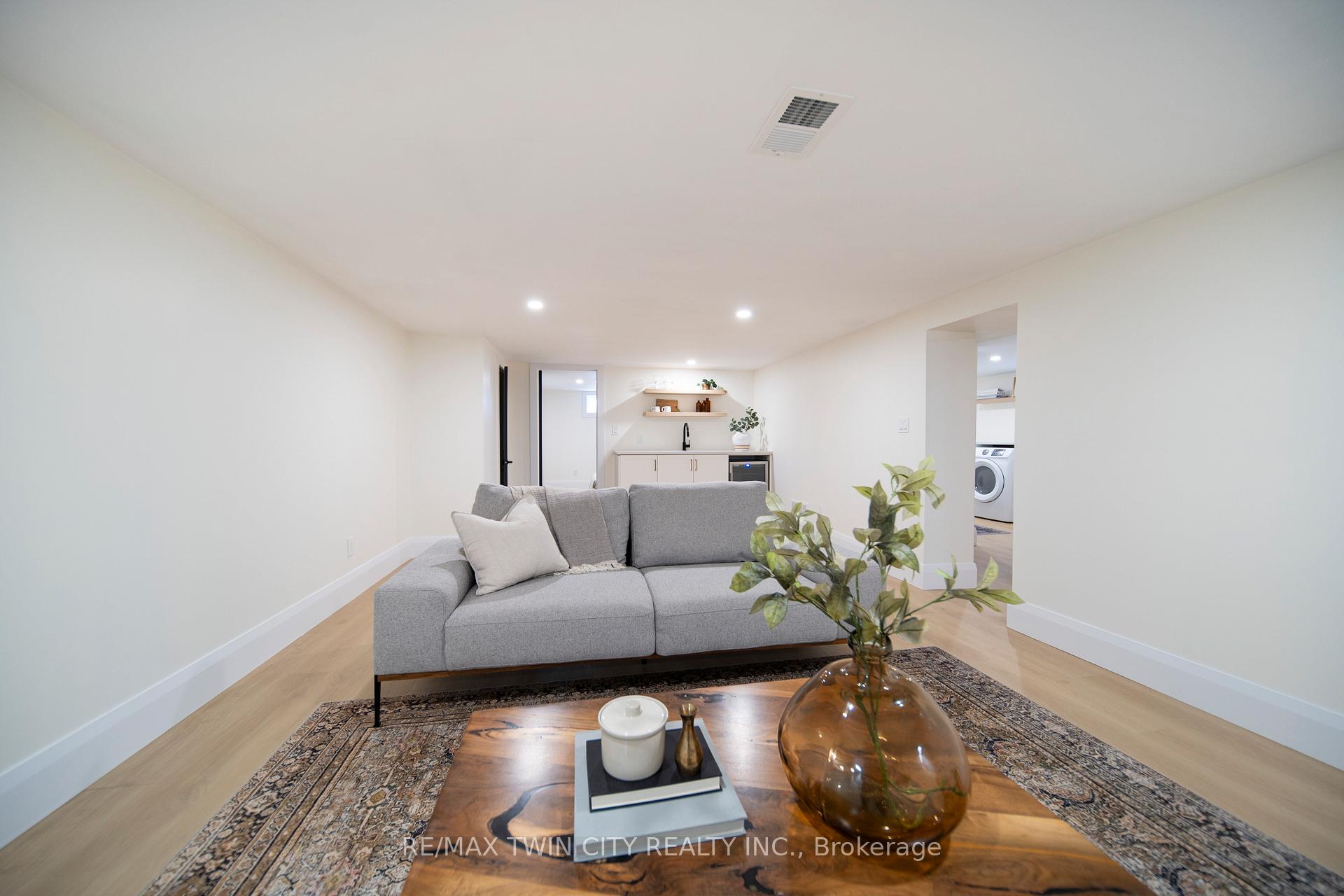 Photo 32 of 400 Dumfries Avenue, Kitchener — HOMEH