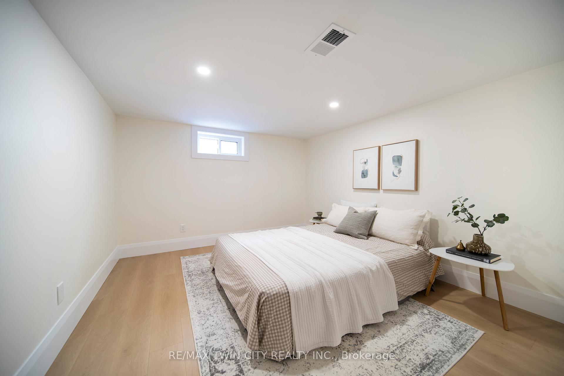 Photo 36 of 400 Dumfries Avenue, Kitchener — HOMEH