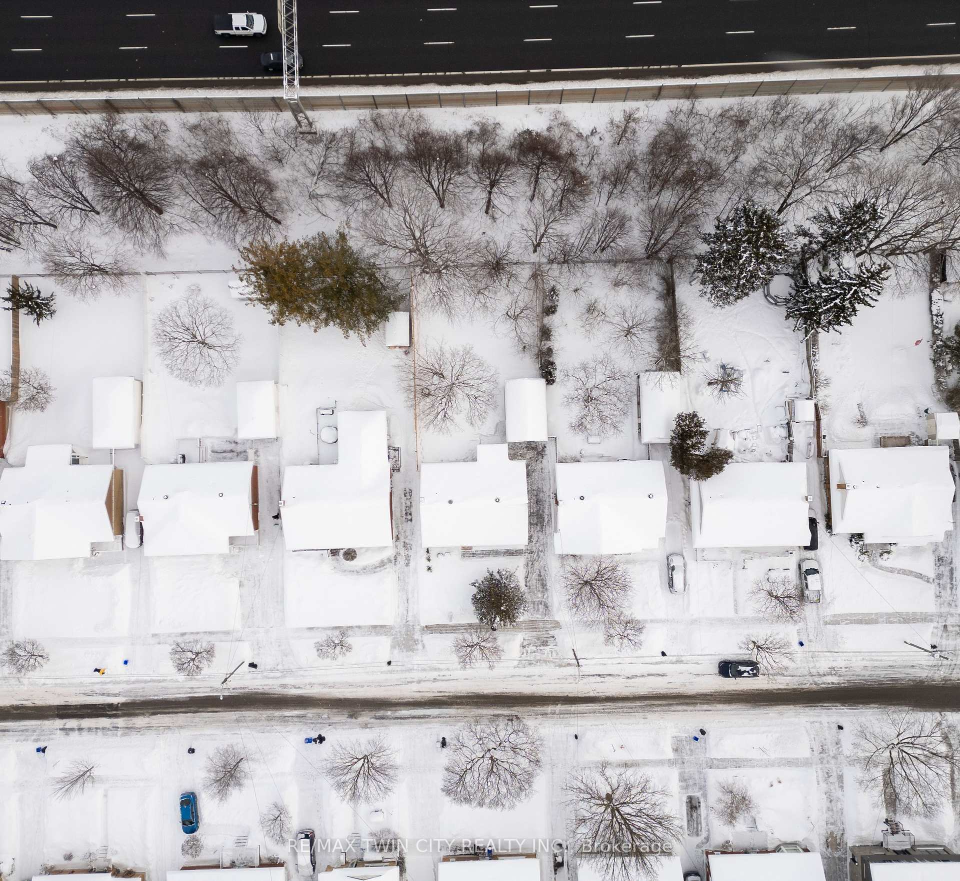 Photo 41 of 400 Dumfries Avenue, Kitchener — HOMEH