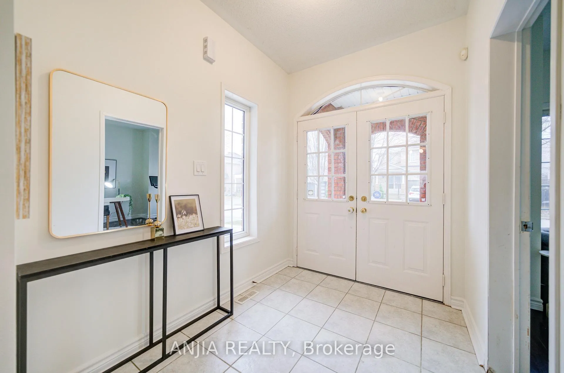 Photo 3 of 91 Crawford Street, Markham, Berczy — HOMEH