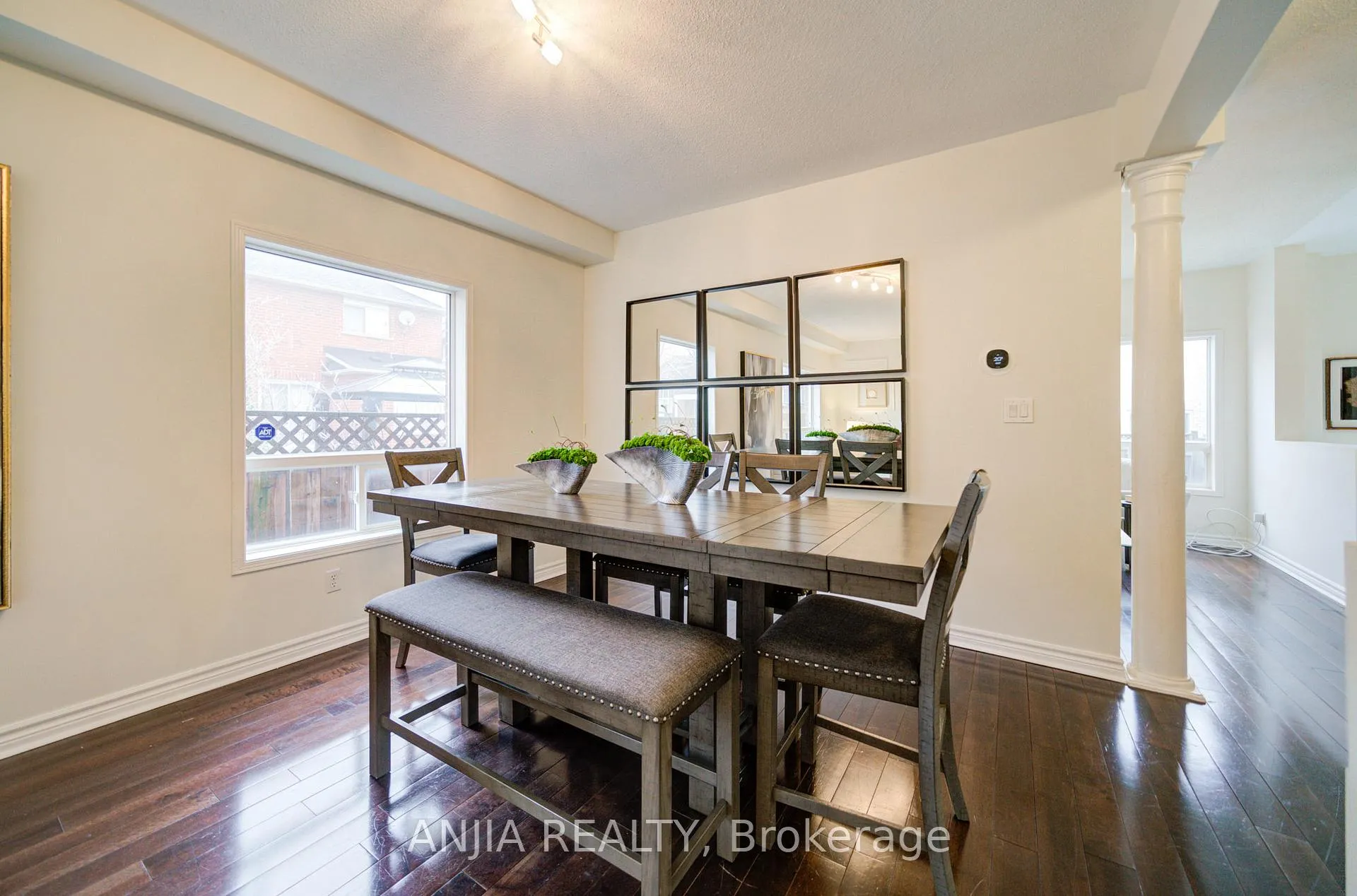 Photo 9 of 91 Crawford Street, Markham, Berczy — HOMEH