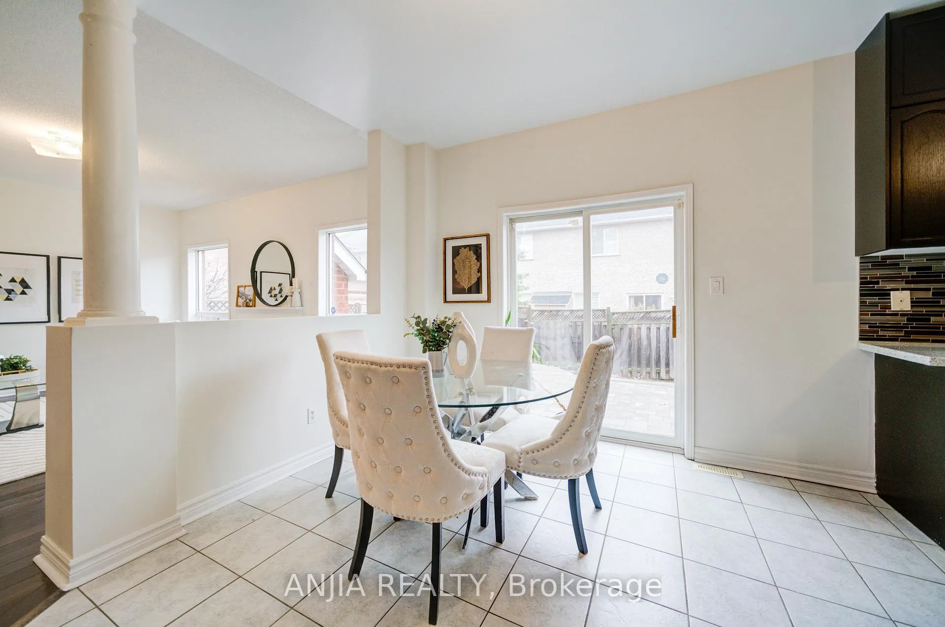 Photo 18 of 91 Crawford Street, Markham, Berczy — HOMEH