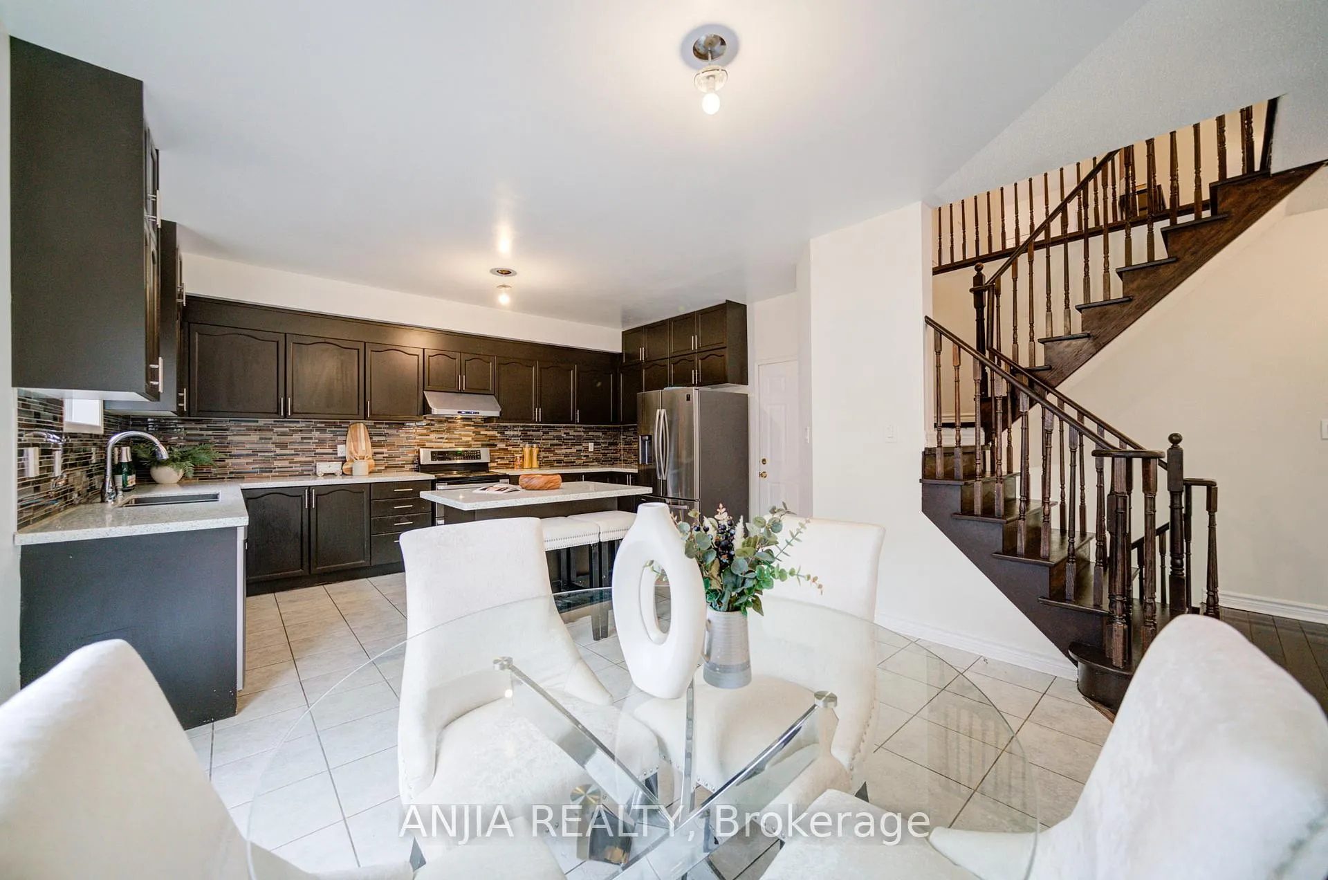 Photo 19 of 91 Crawford Street, Markham, Berczy — HOMEH