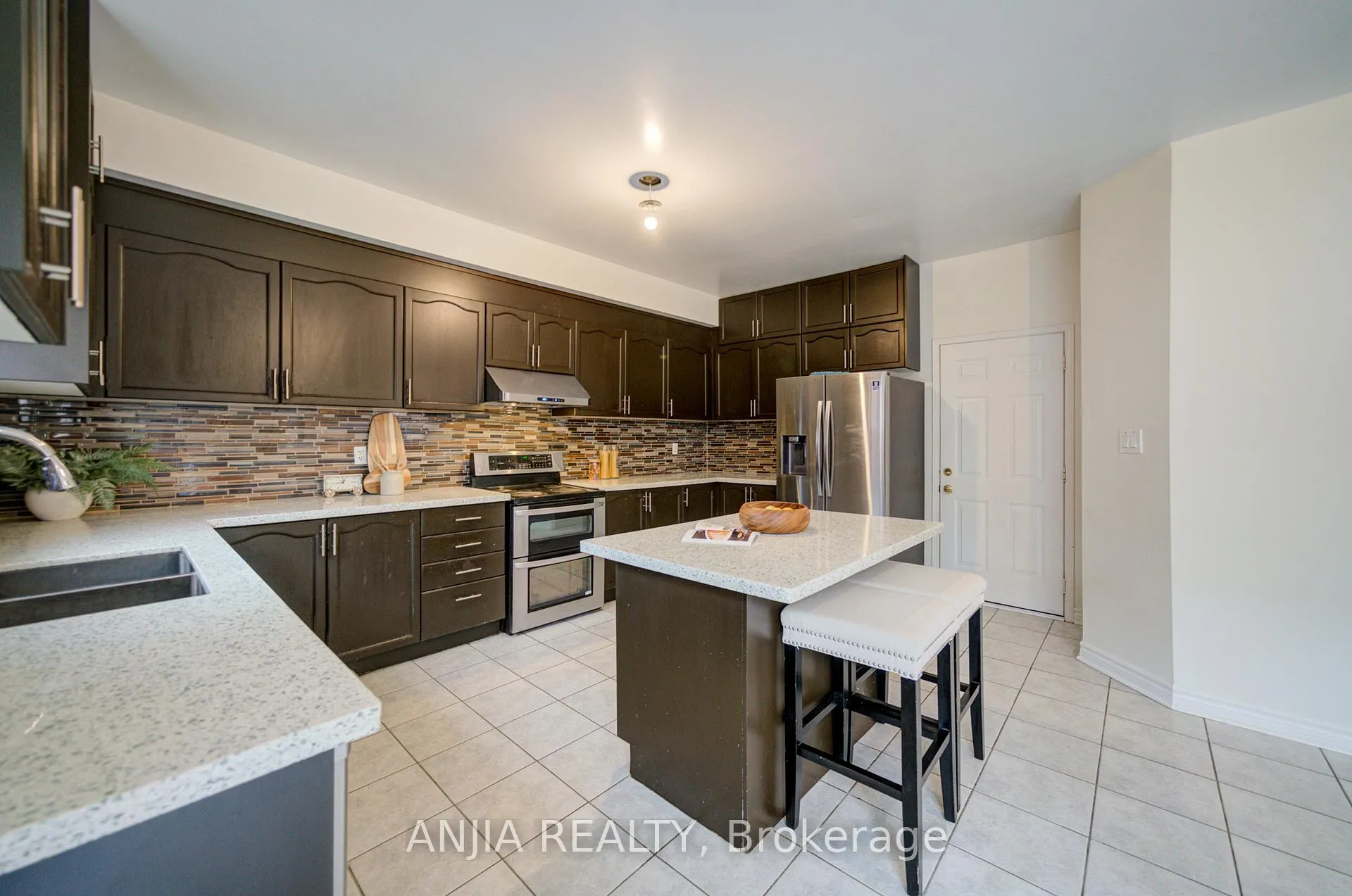 Photo 23 of 91 Crawford Street, Markham, Berczy — HOMEH