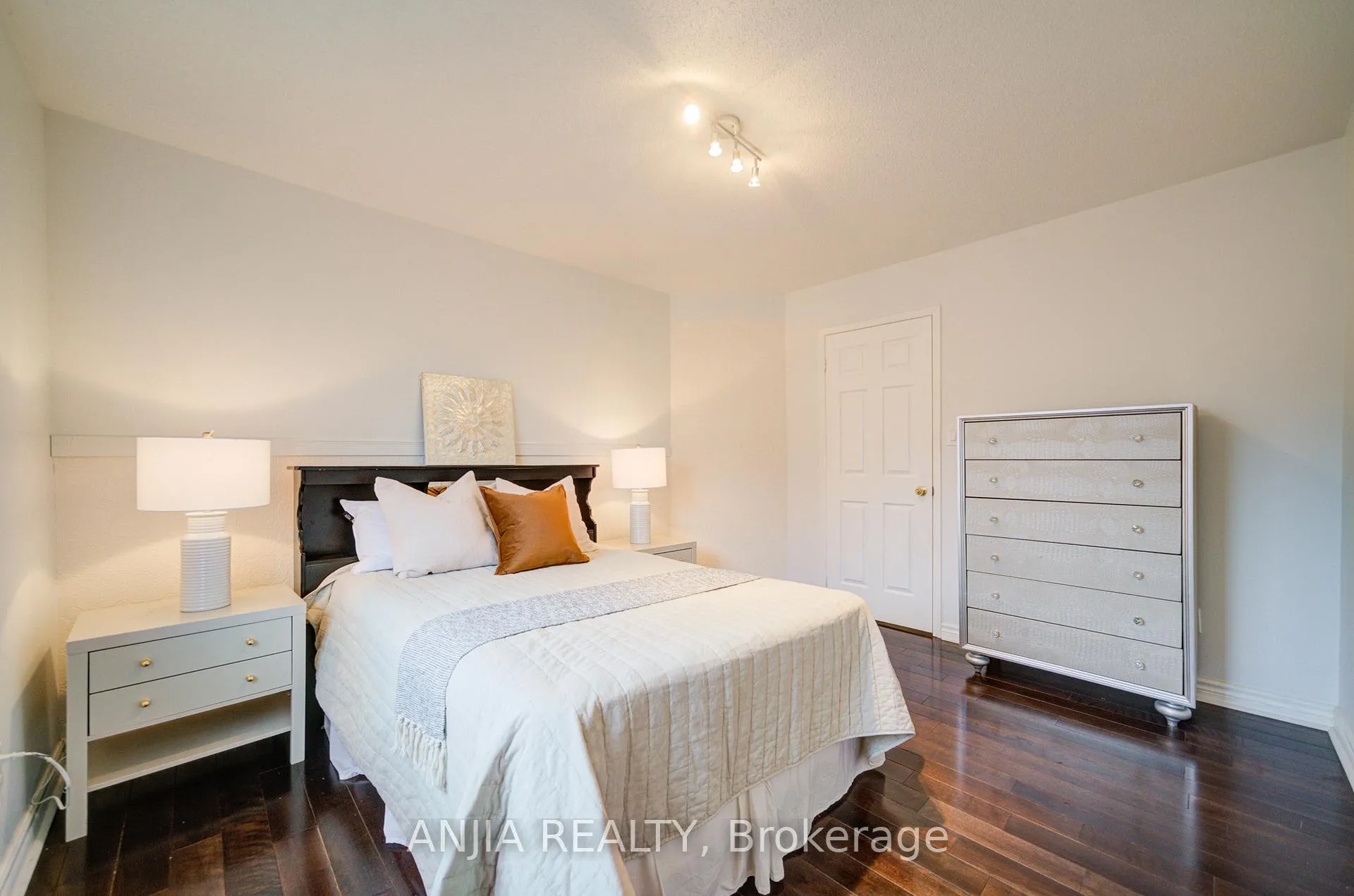 Photo 28 of 91 Crawford Street, Markham, Berczy — HOMEH