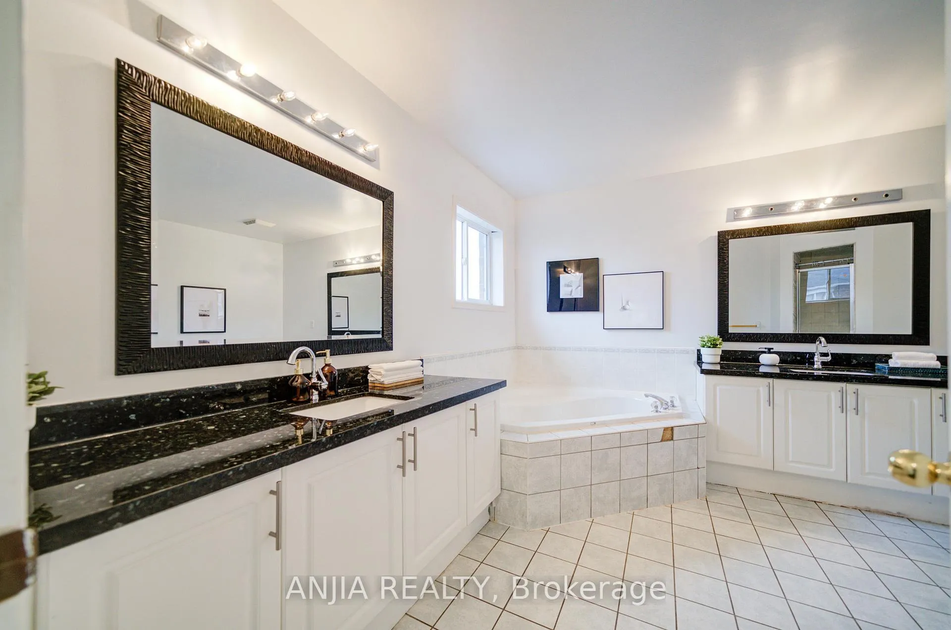 Photo 42 of 91 Crawford Street, Markham, Berczy — HOMEH
