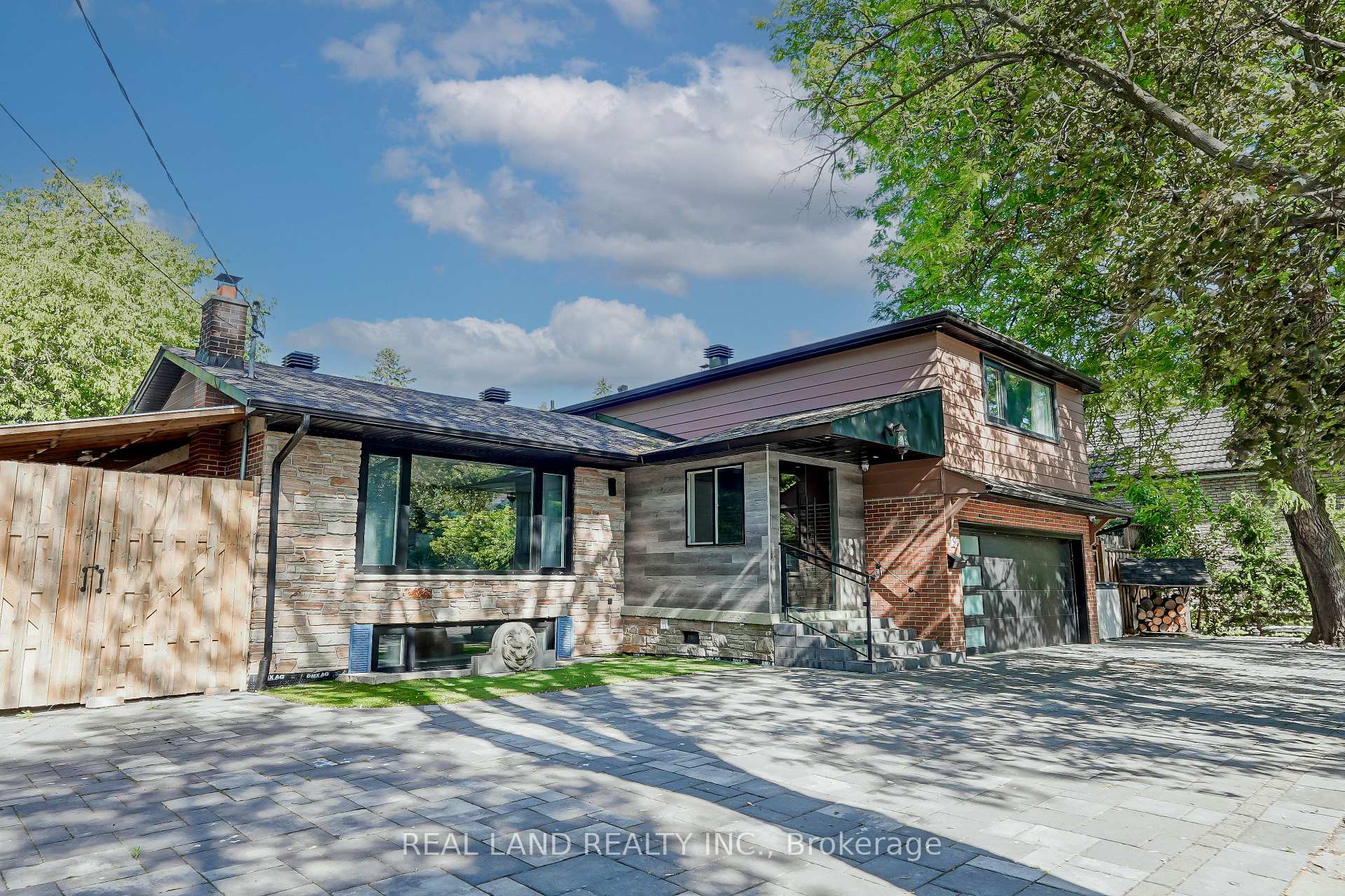 Front of 9 Oakcrest Avenue