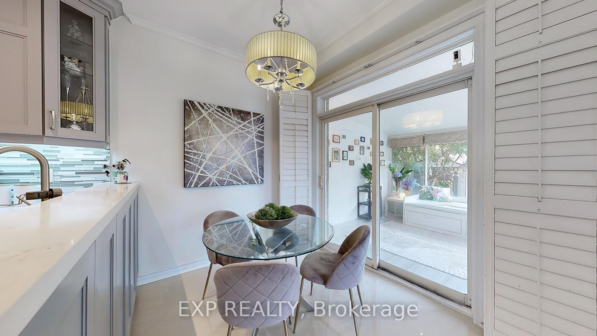 Photo 14 of 23 Harry Swingler Drive, Markham, Victoria Manor-Jennings Gate — HOMEH