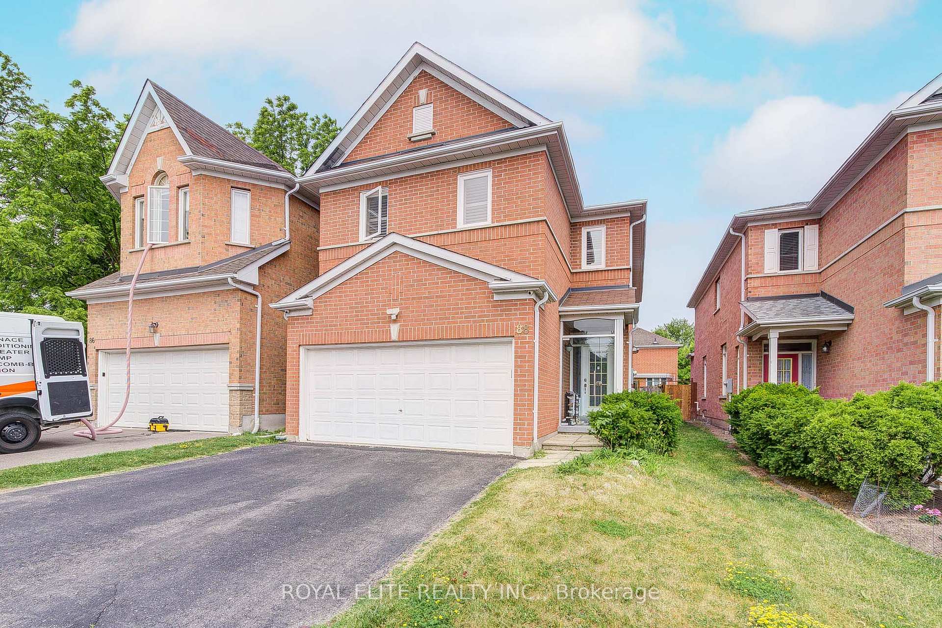 Photo 2 of 88 Snowdon Circle, Markham, Markville — HOMEH