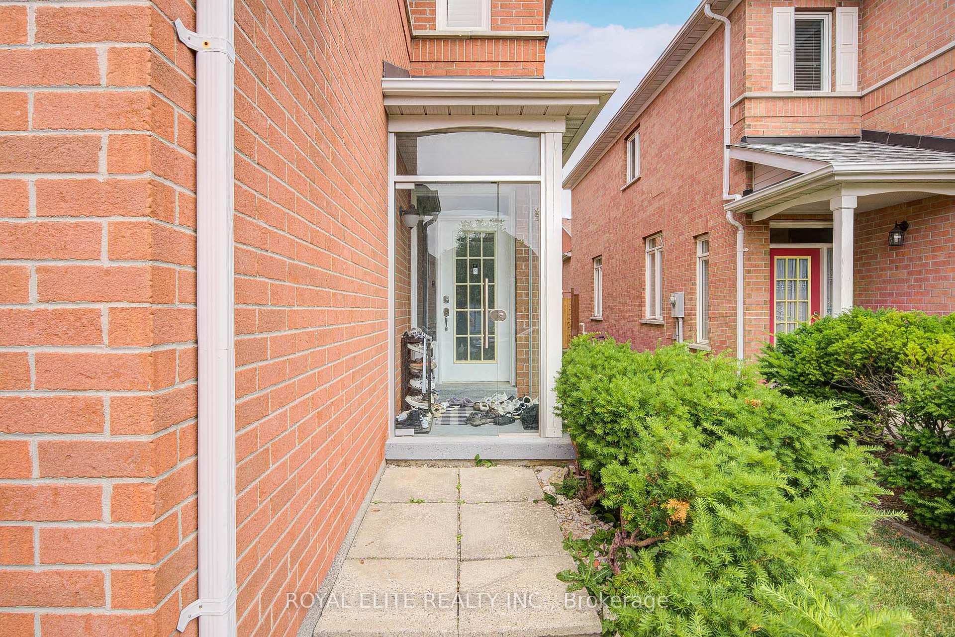 Photo 3 of 88 Snowdon Circle, Markham, Markville — HOMEH