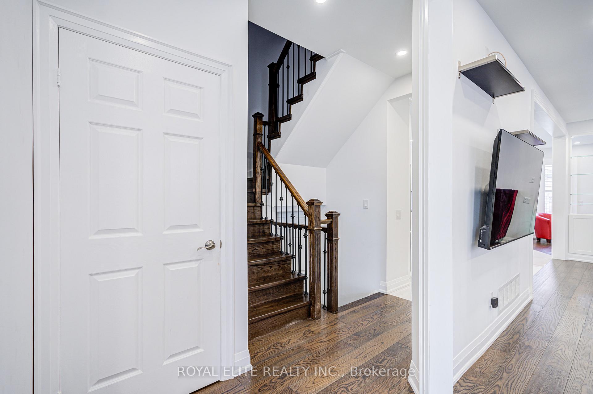 Photo 6 of 88 Snowdon Circle, Markham, Markville — HOMEH