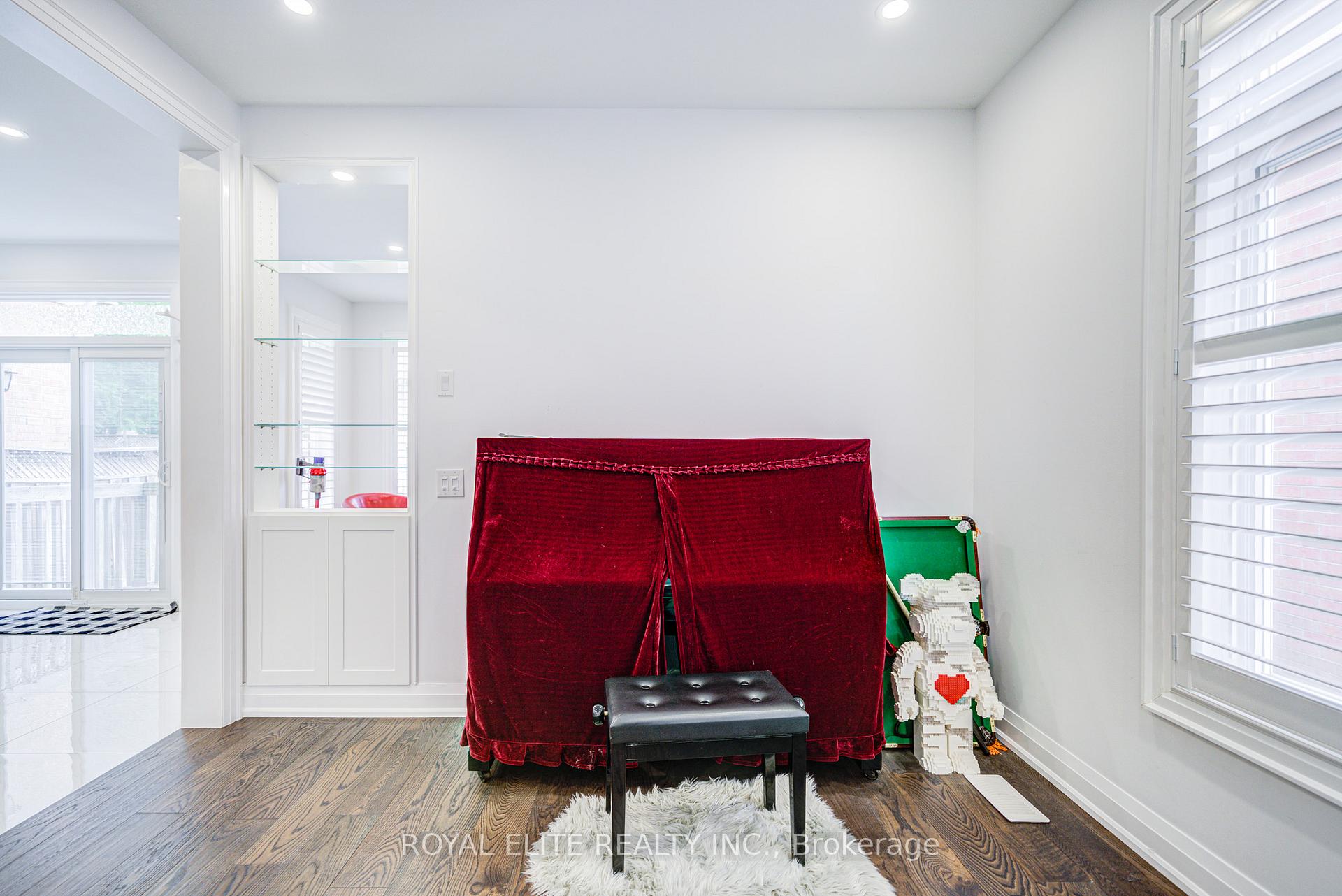 Photo 10 of 88 Snowdon Circle, Markham, Markville — HOMEH