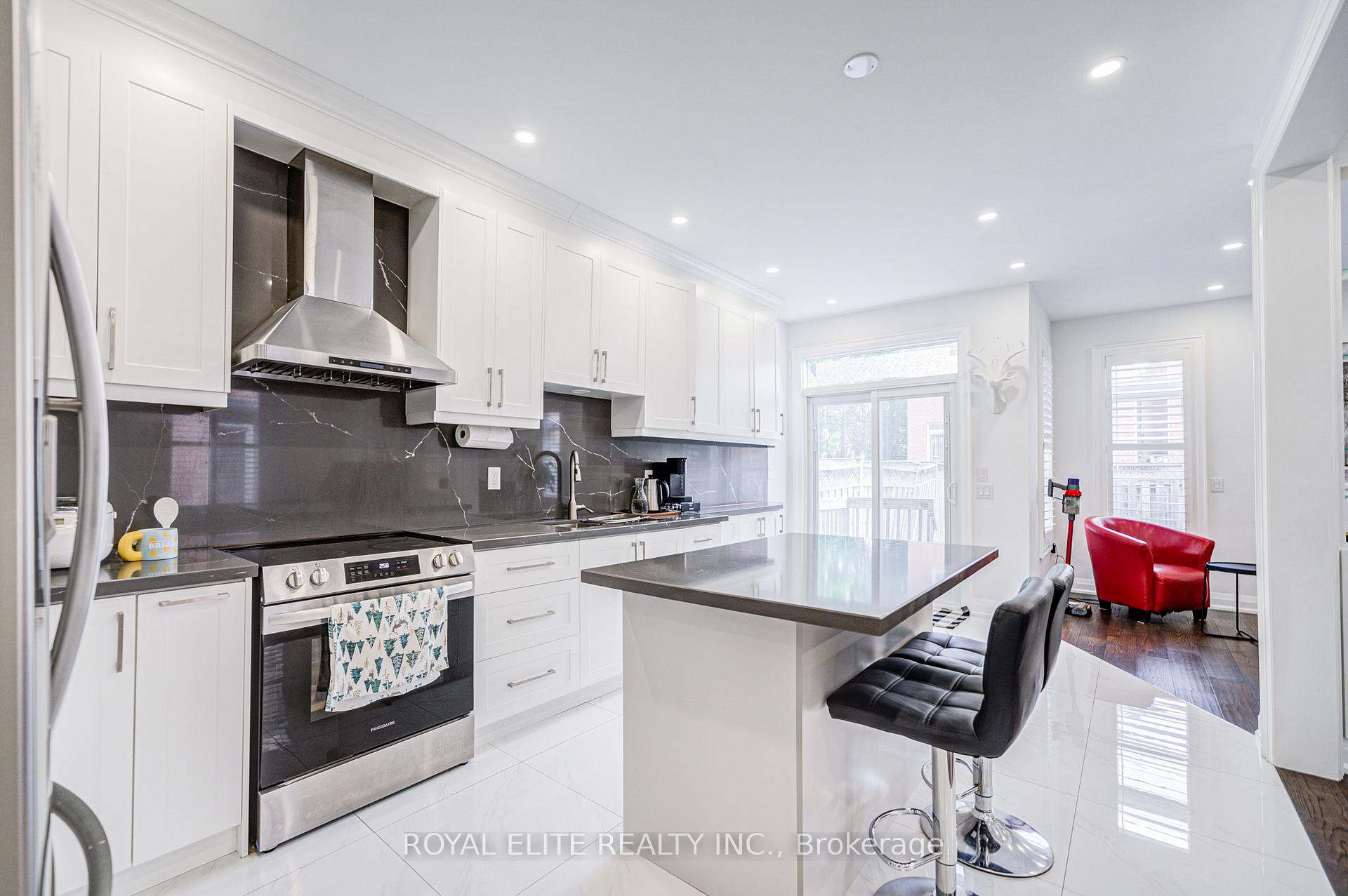 Photo 12 of 88 Snowdon Circle, Markham, Markville — HOMEH