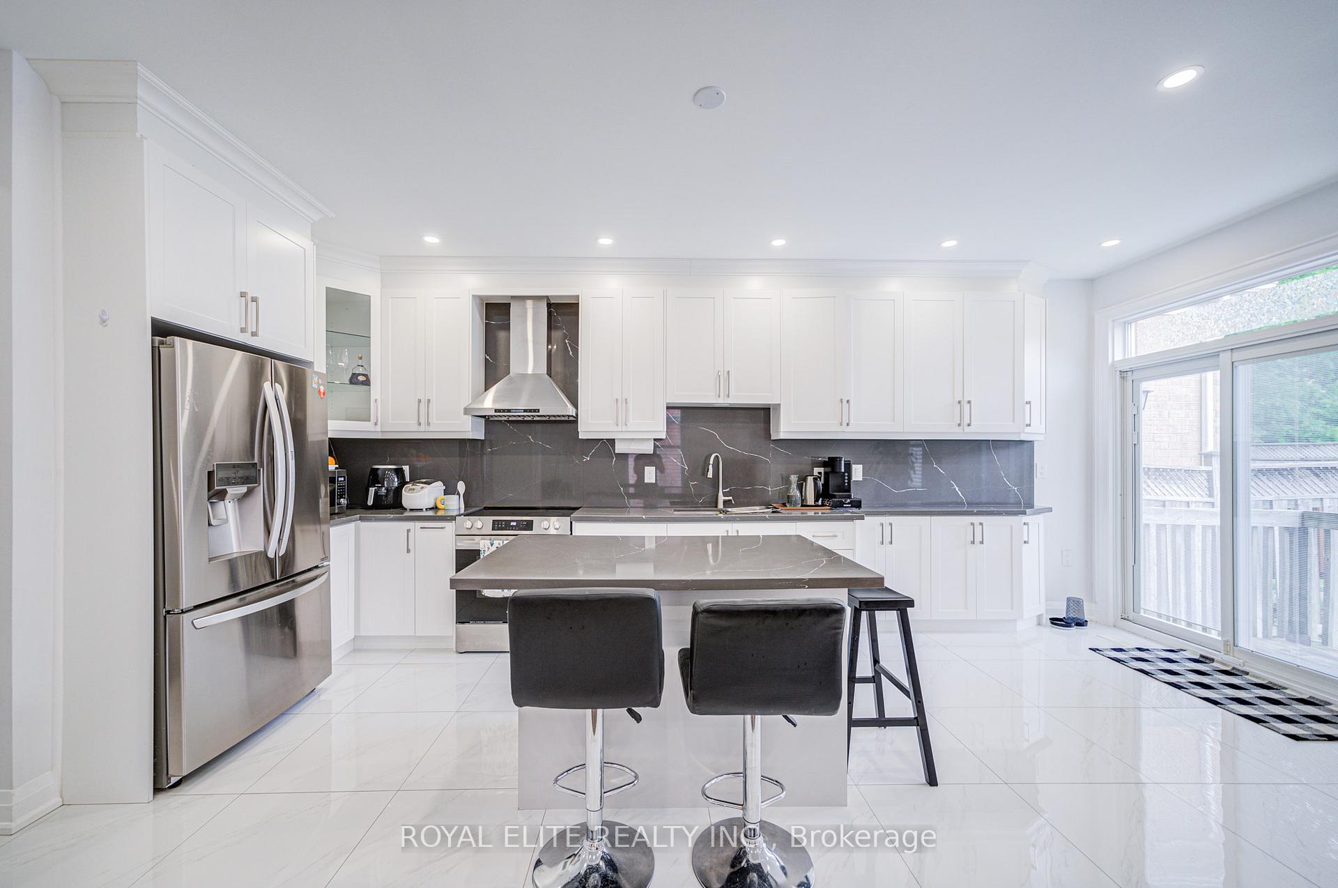 Photo 13 of 88 Snowdon Circle, Markham, Markville — HOMEH