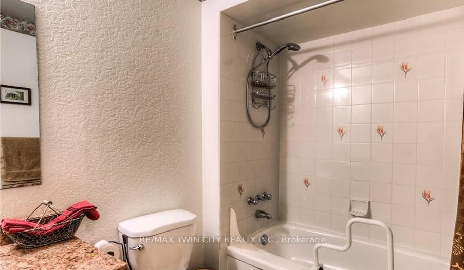 Photo 3 of 114 Wendy Court, Kitchener — HOMEH