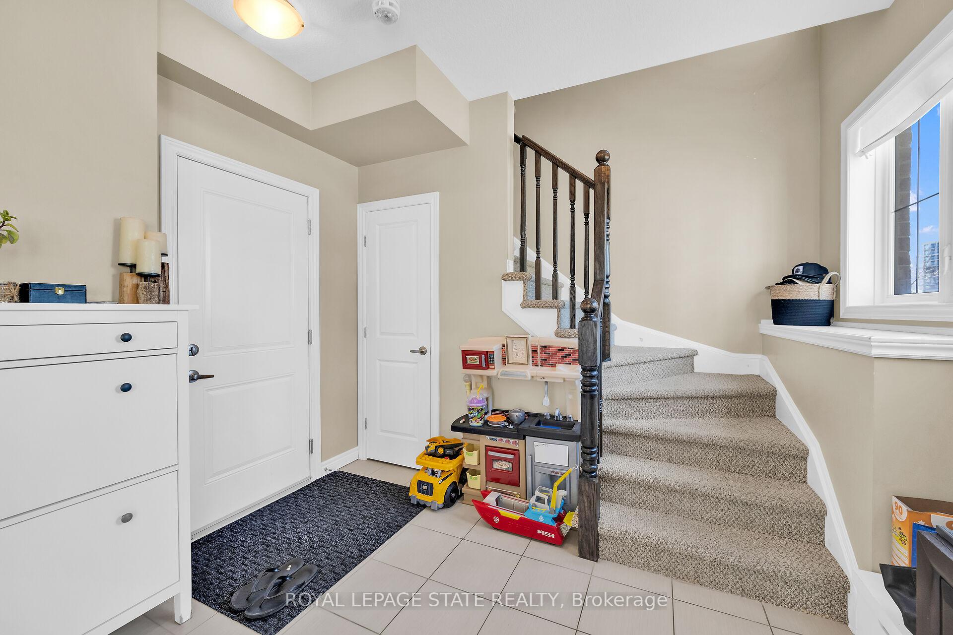 Photo 5 of 36 Southshore Crescent, Hamilton, Stoney Creek — HOMEH