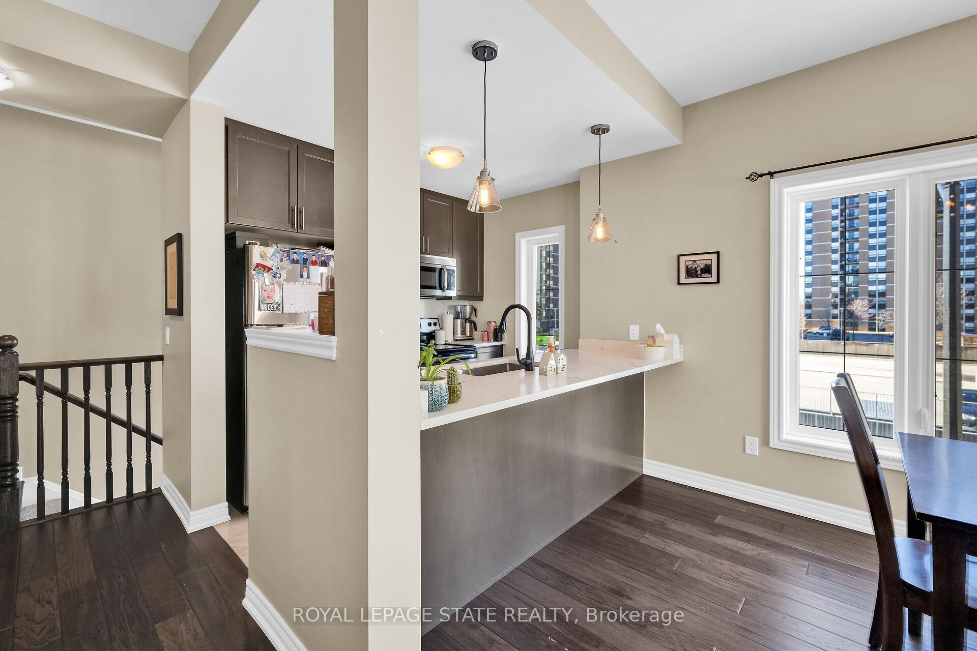 Photo 8 of 36 Southshore Crescent, Hamilton, Stoney Creek — HOMEH