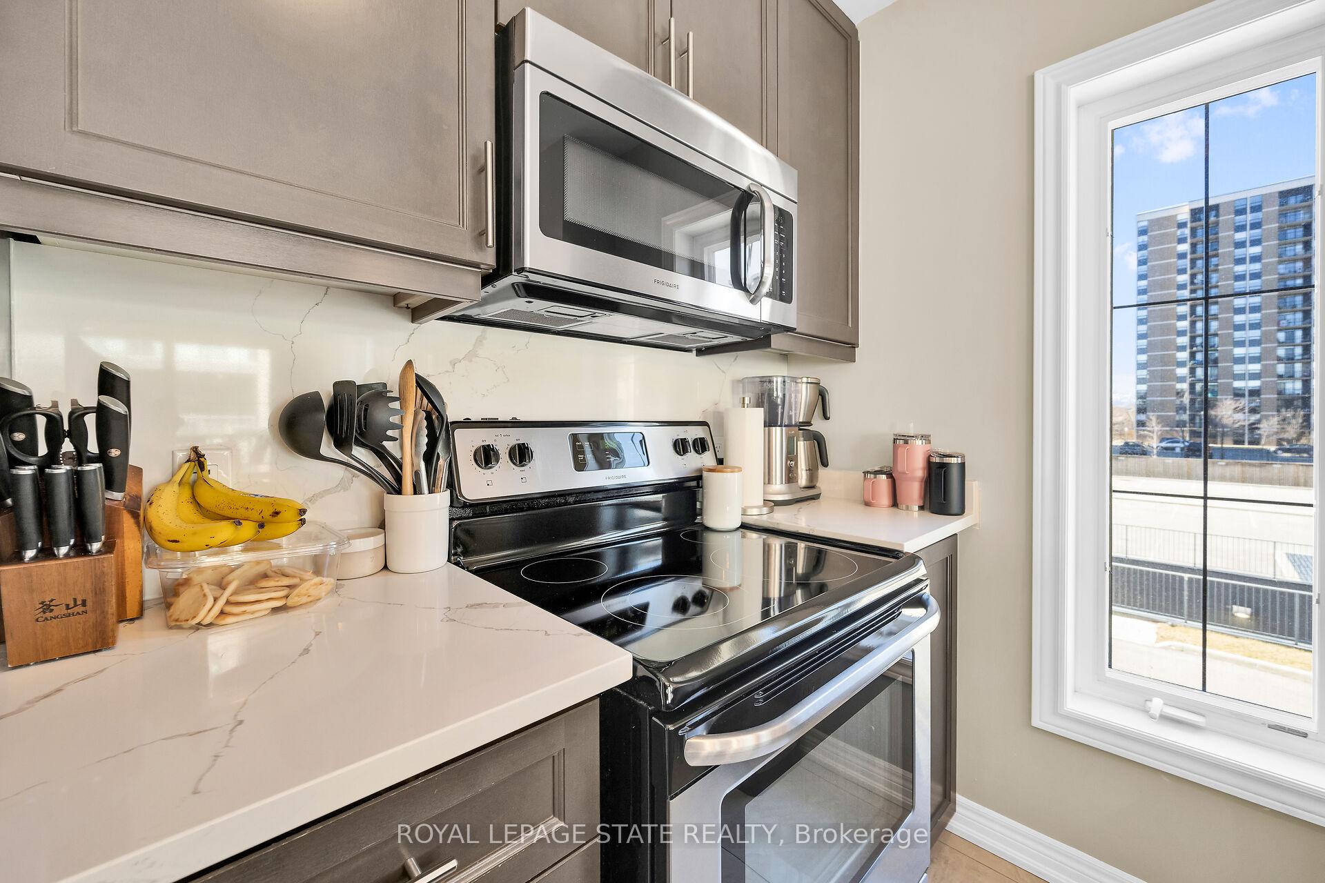 Photo 11 of 36 Southshore Crescent, Hamilton, Stoney Creek — HOMEH