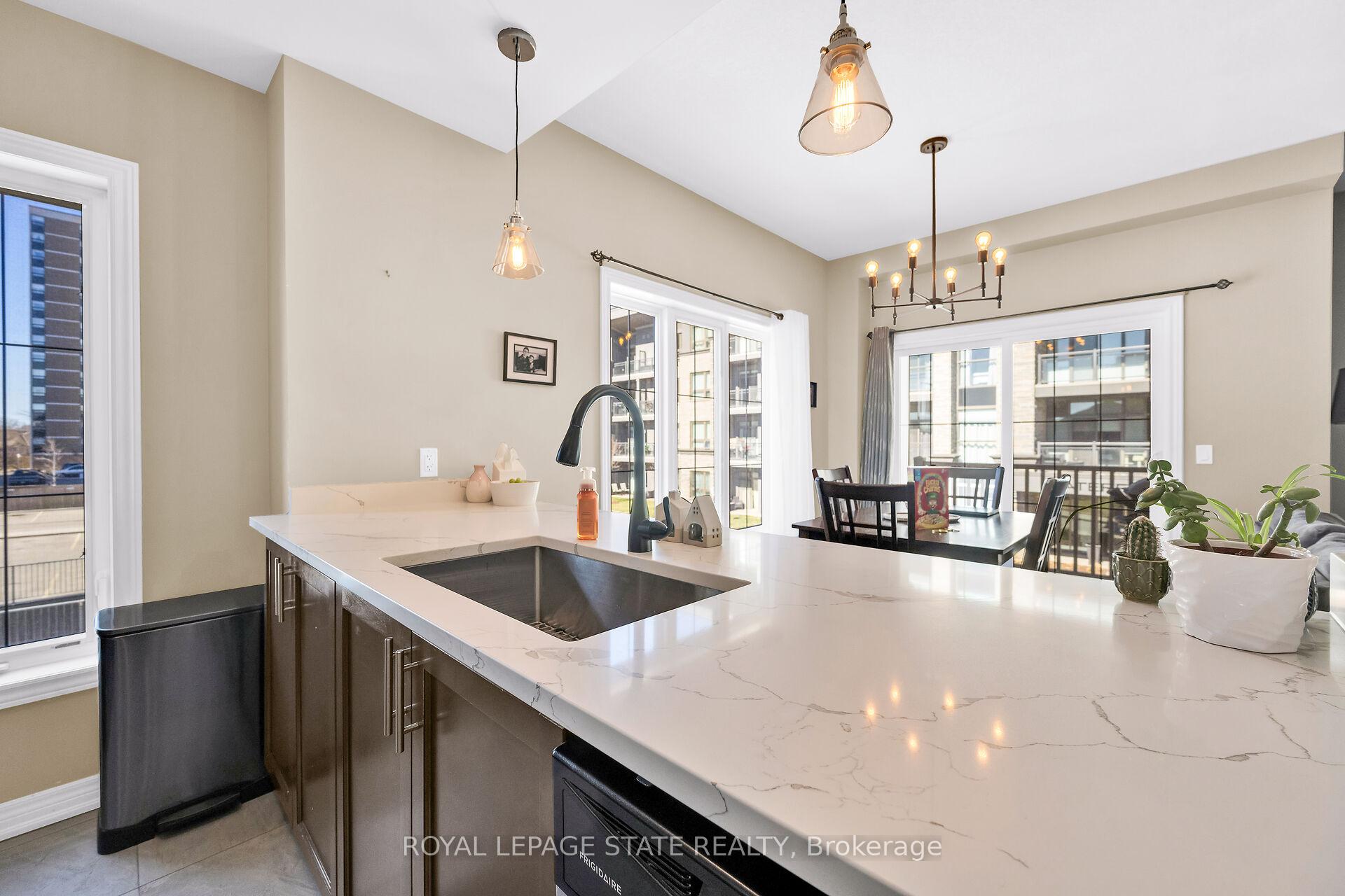 Photo 12 of 36 Southshore Crescent, Hamilton, Stoney Creek — HOMEH