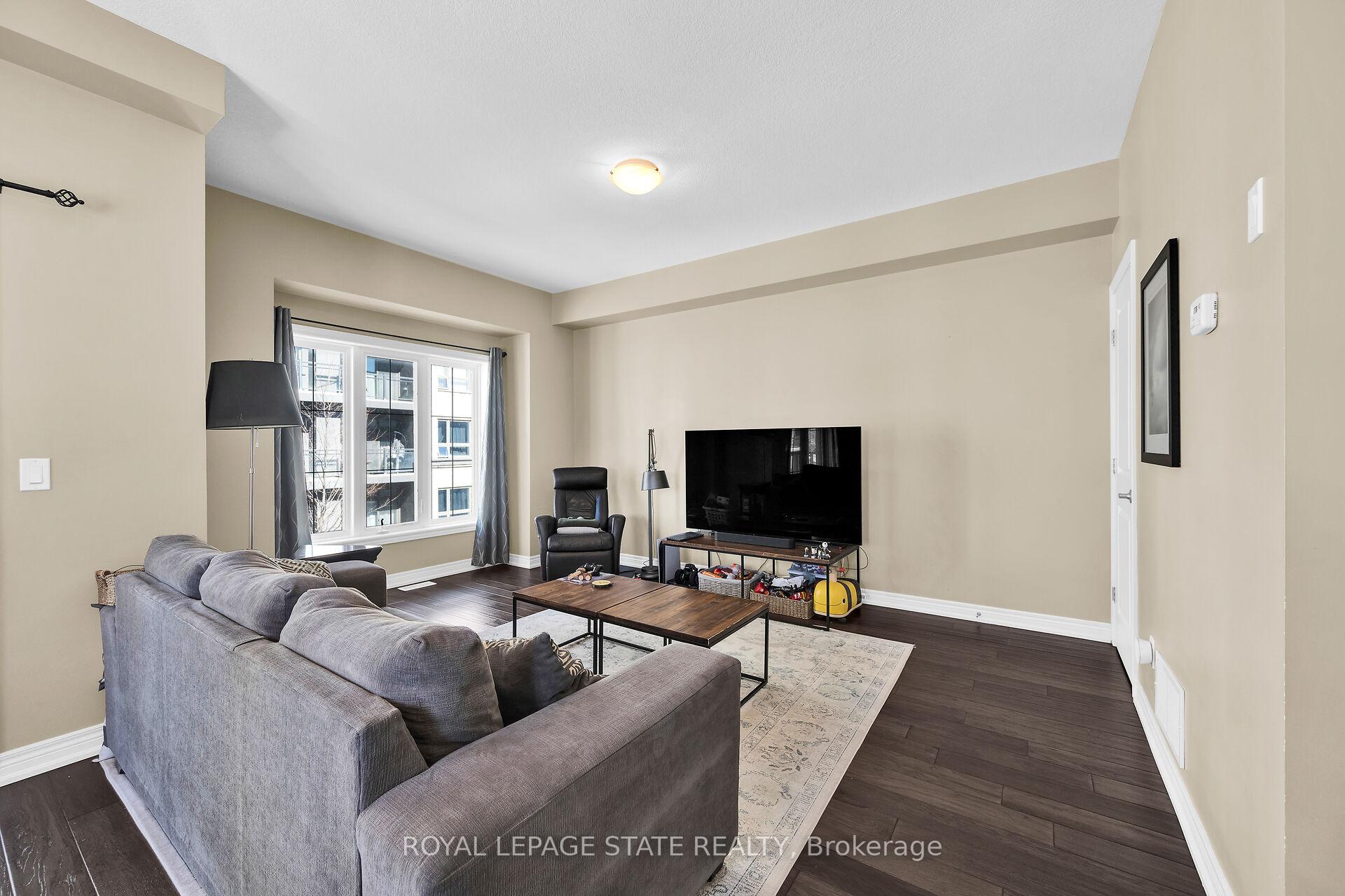 Photo 14 of 36 Southshore Crescent, Hamilton, Stoney Creek — HOMEH