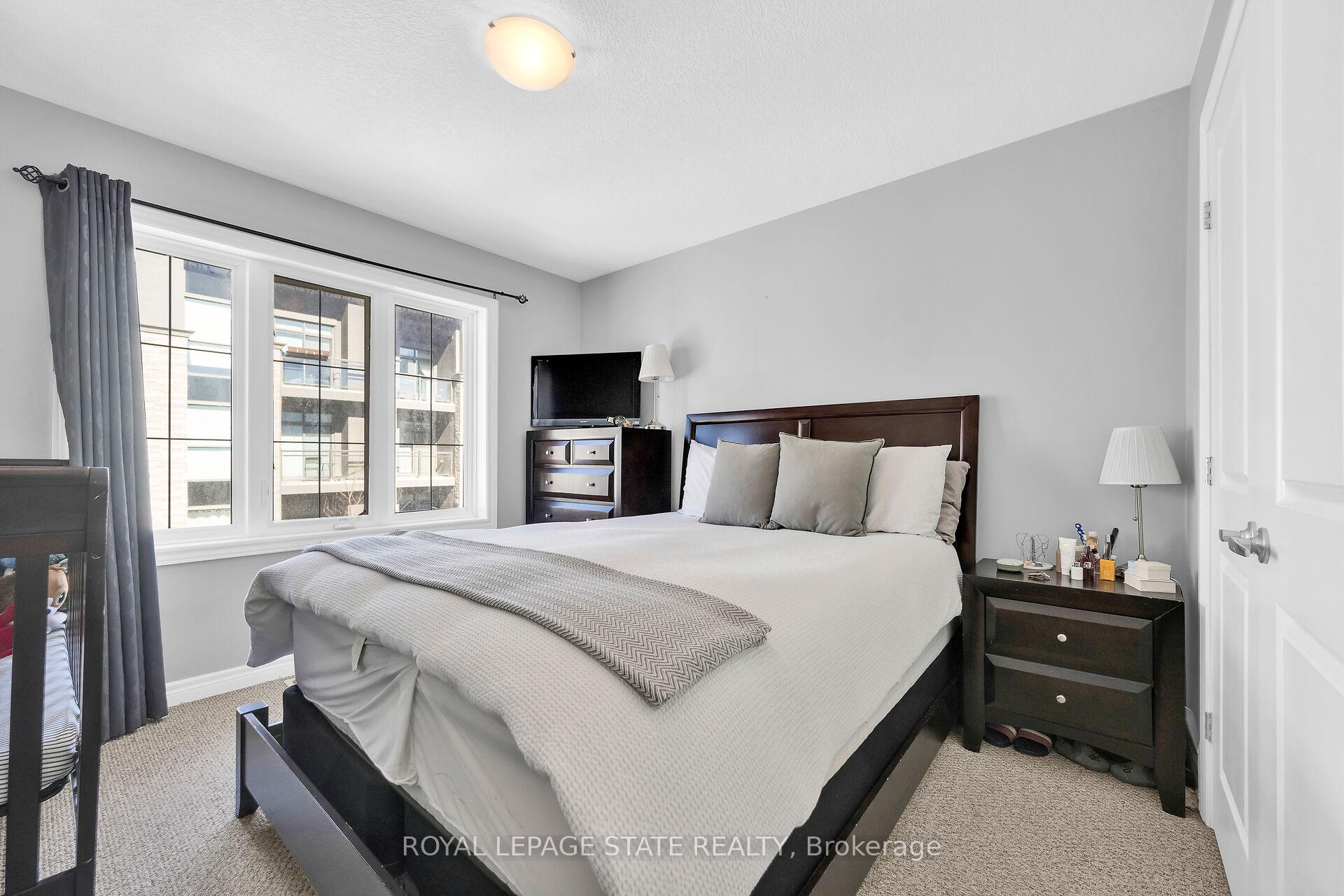 Photo 20 of 36 Southshore Crescent, Hamilton, Stoney Creek — HOMEH