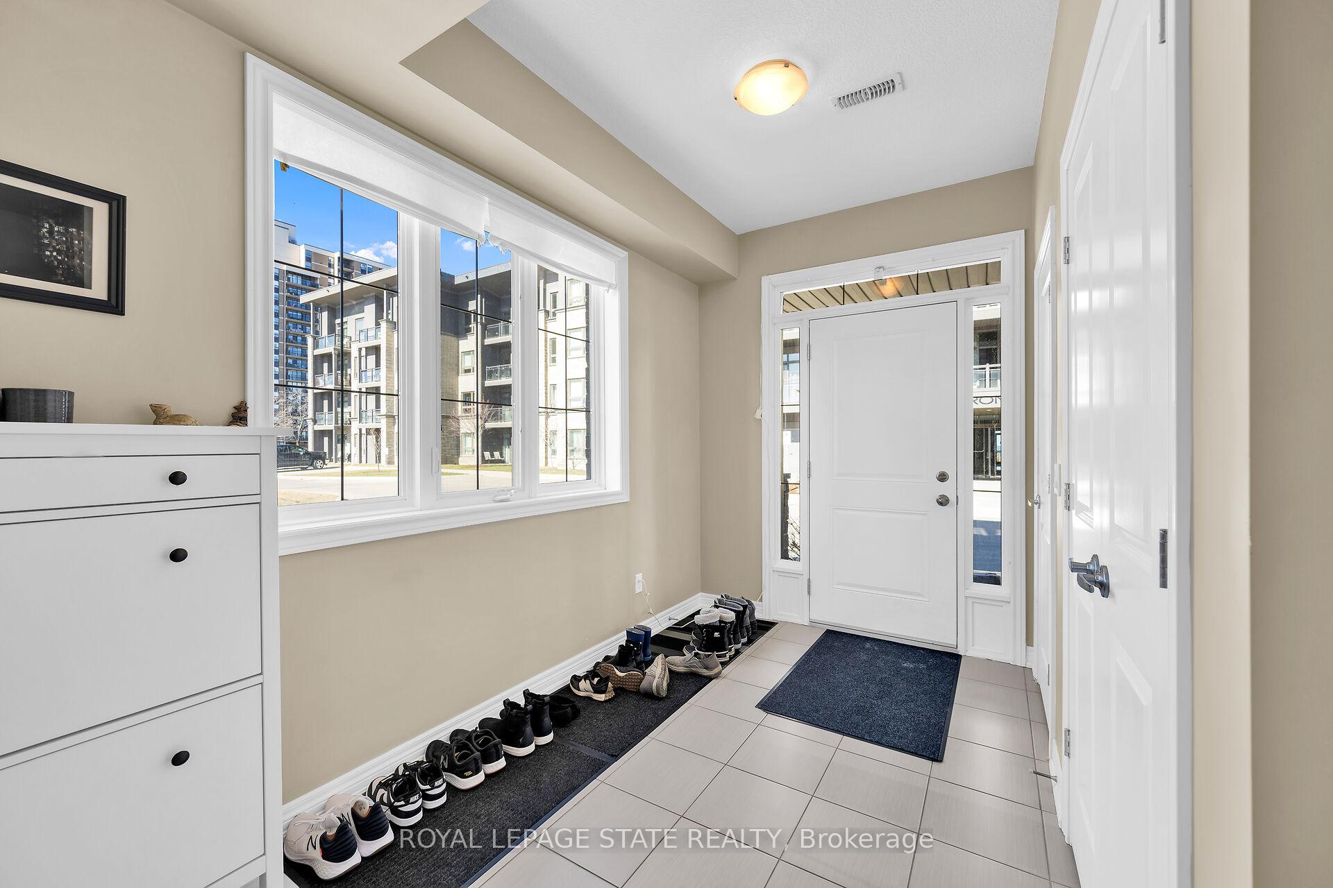Photo 27 of 36 Southshore Crescent, Hamilton, Stoney Creek — HOMEH