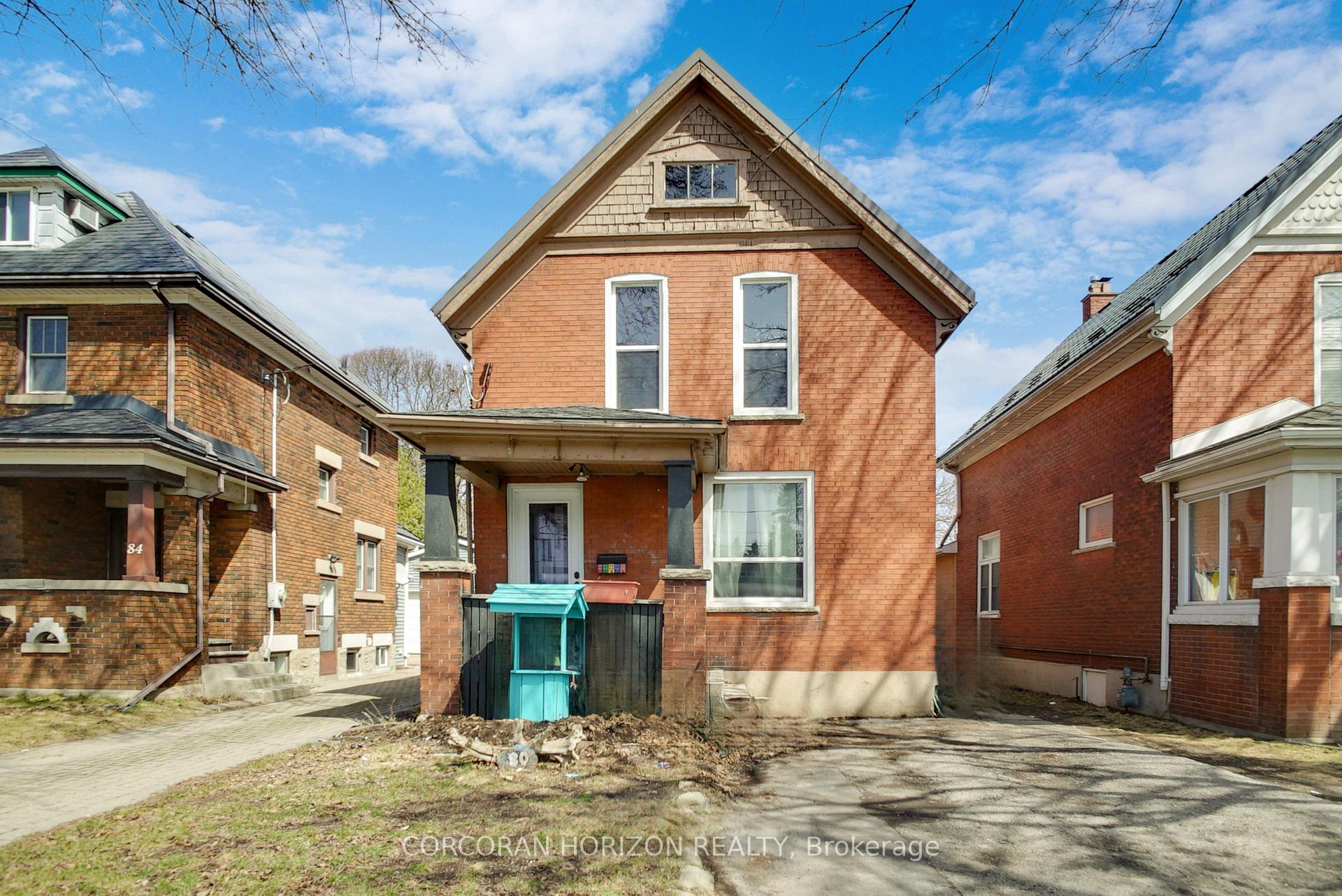 Front of 80 Lancaster Street W
