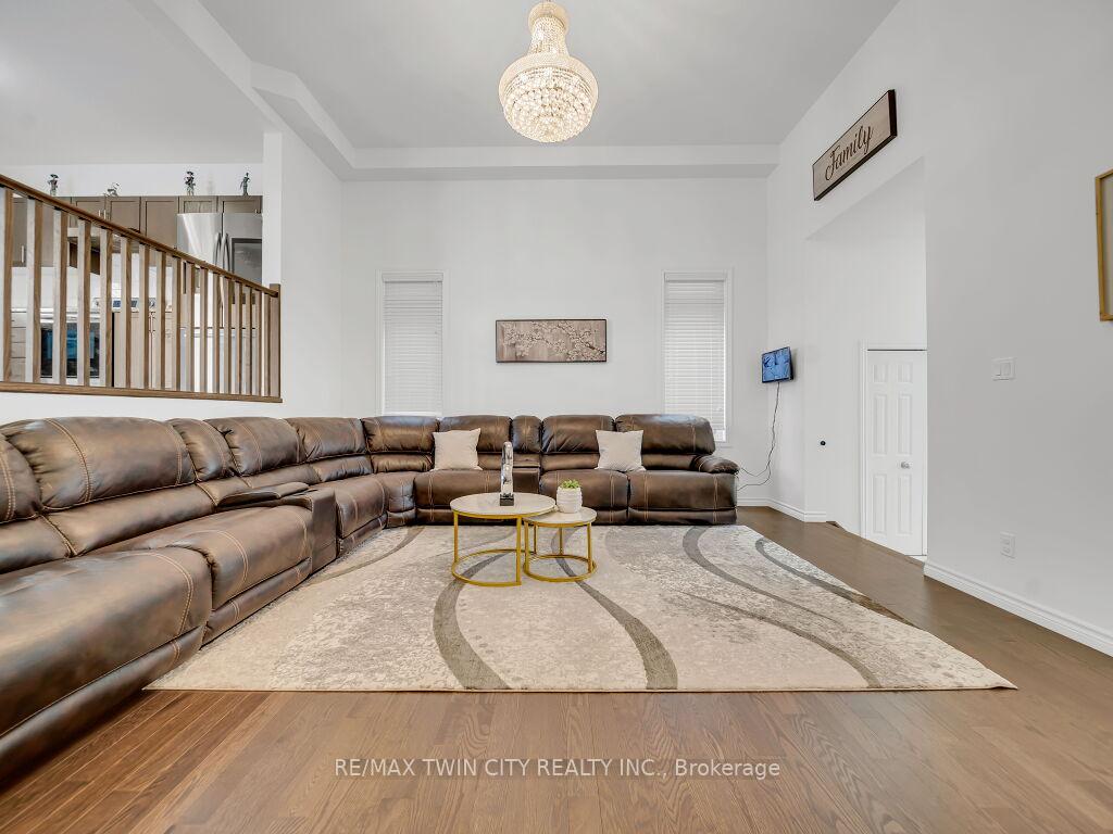 Photo 6 of 52 Saddlebrook Court, Kitchener — HOMEH